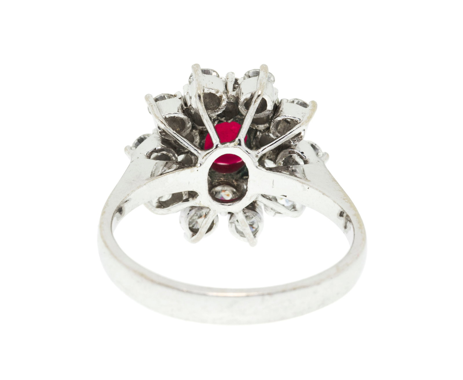 Bague or gris 585 sertie d'un rubis ovale entouré de diamants taille brillant, doigt 53-13 - 3