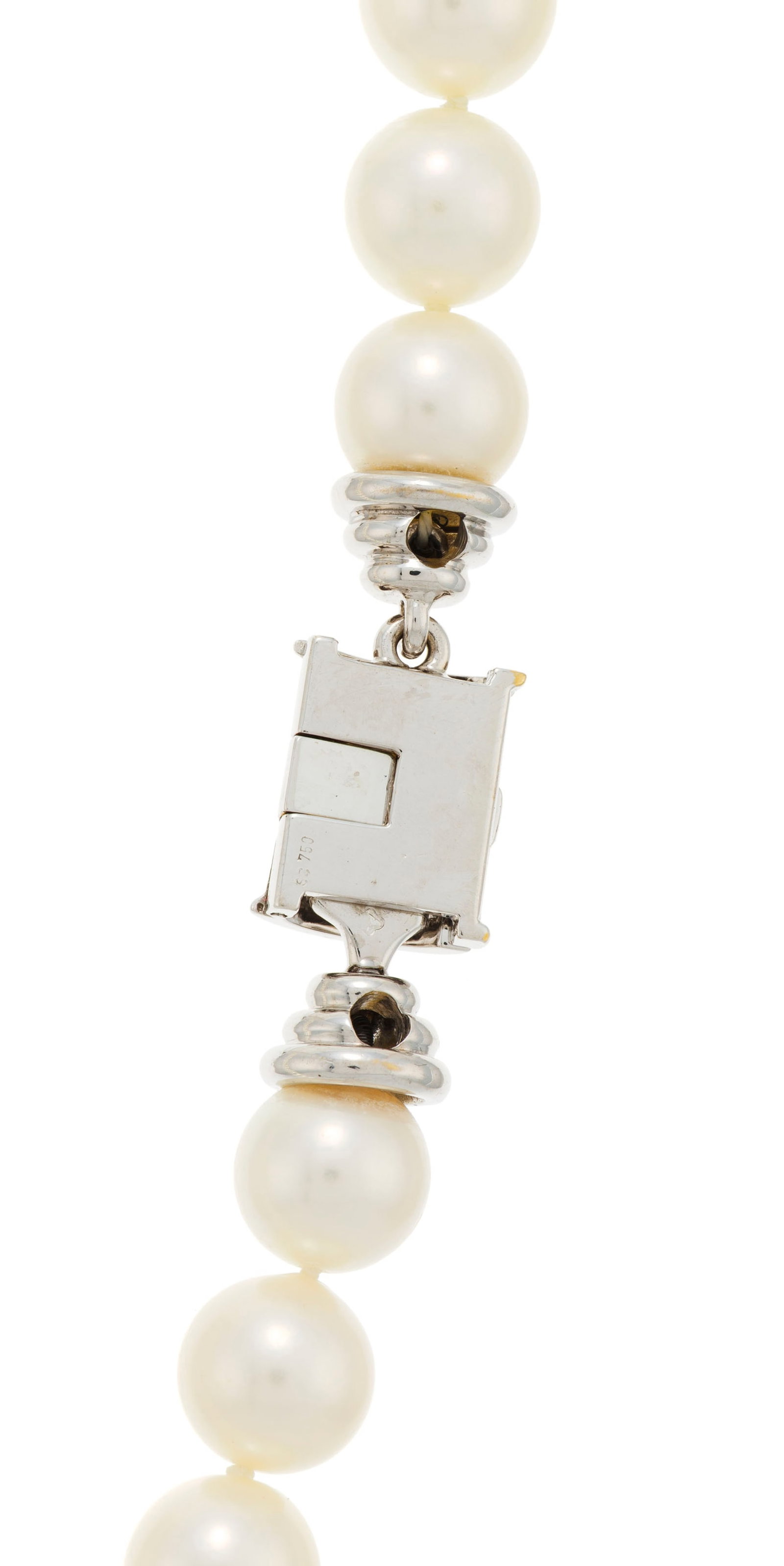 Collier un rang de perles de culture, fermoir en or gris 750 serti de diamants taille brillant, long - 2