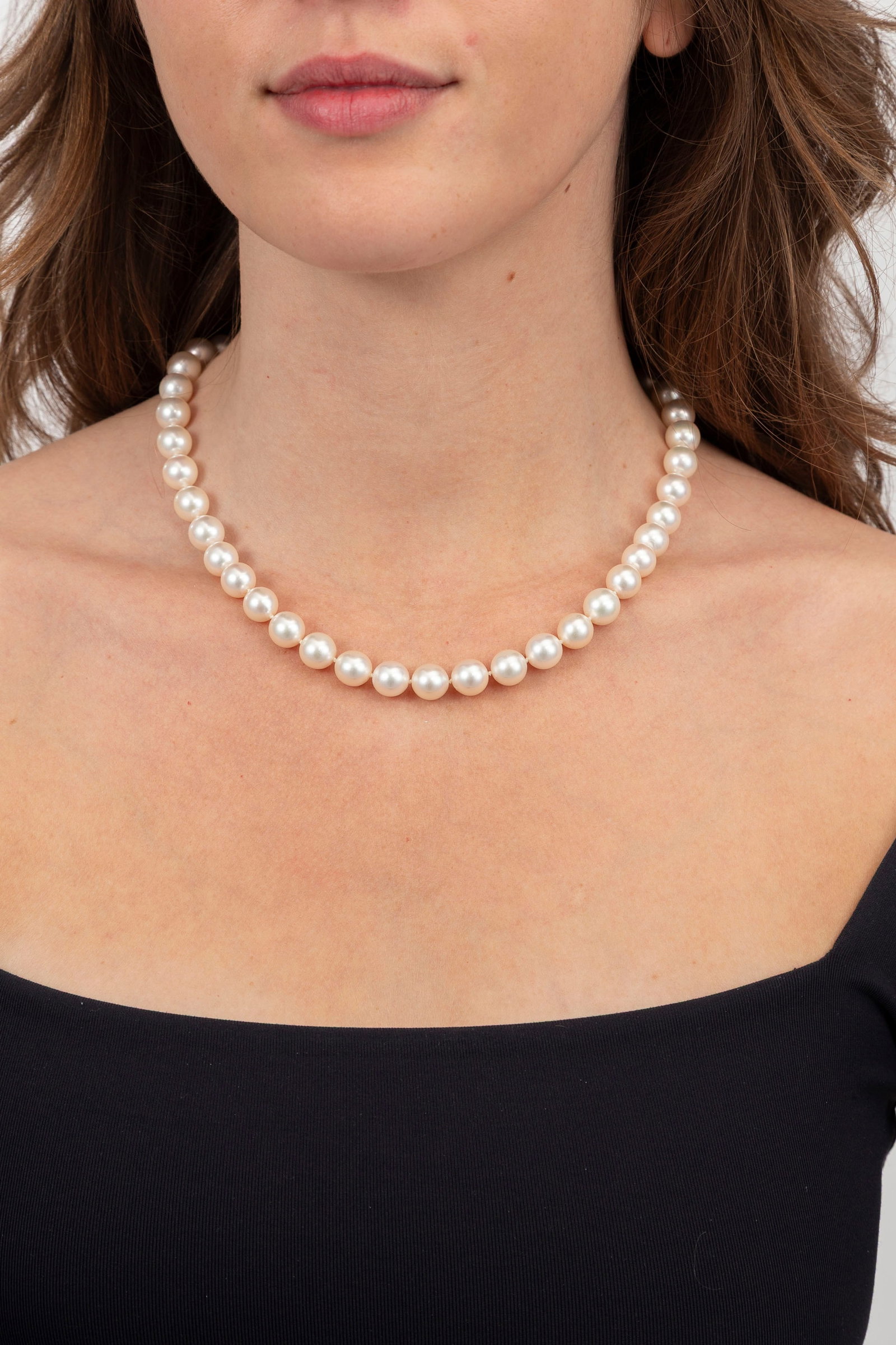 Collier un rang de perles de culture, fermoir en or gris 750 serti de diamants taille brillant, long - 3