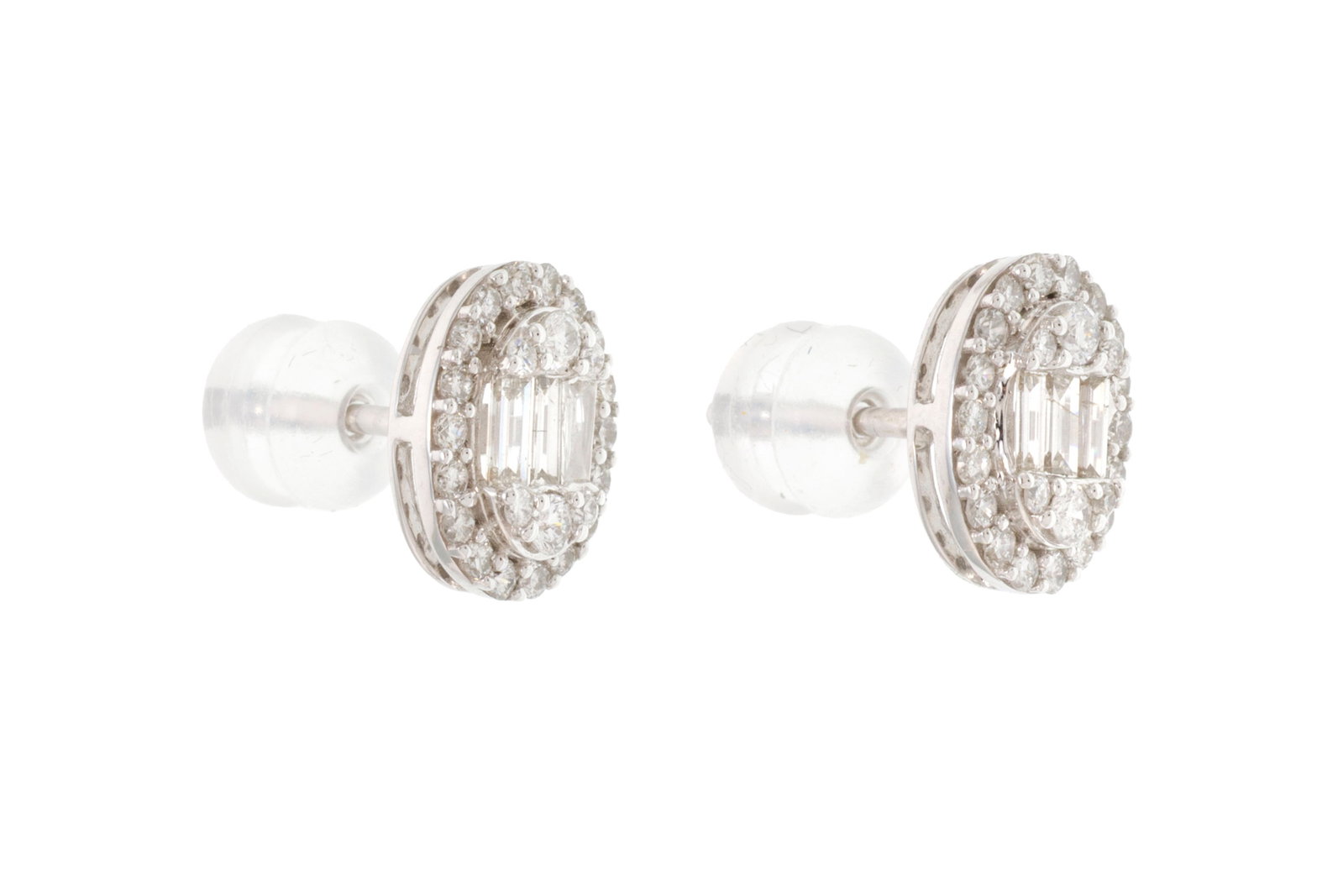 Paire de clous d'oreilles "illusion" ovale or gris 750 sertis de diamants taille baguette et brillan - 2