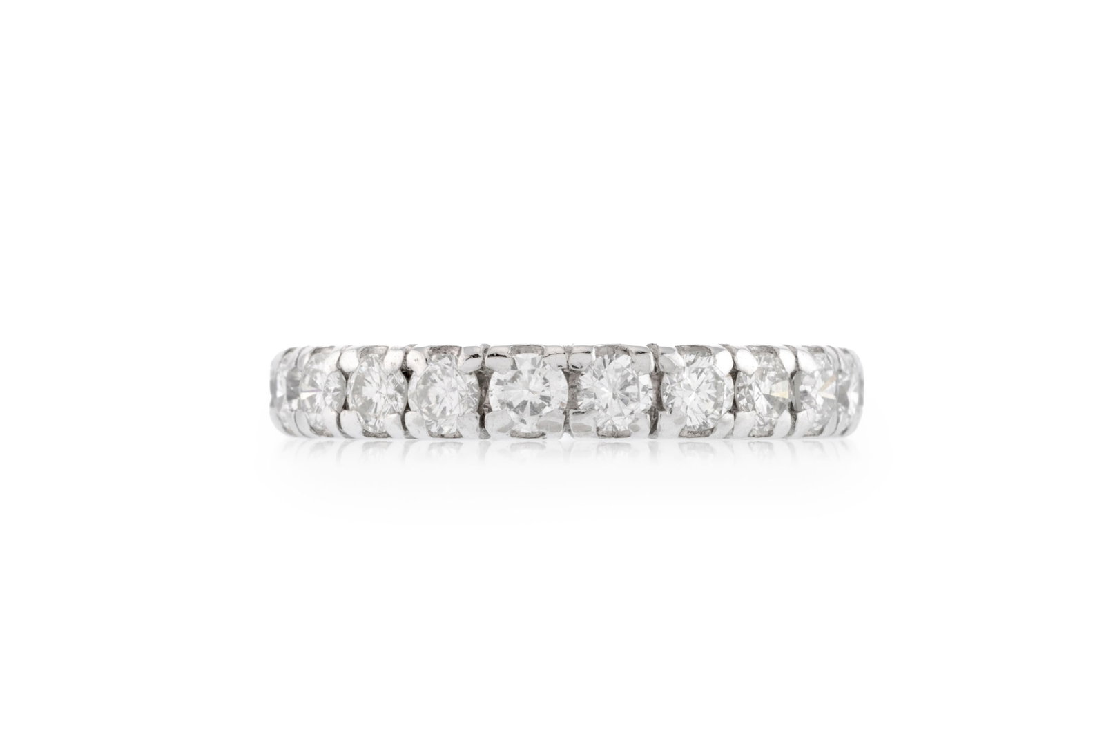 Anneau rivière or gris 750 serti de diamants taille brillant, doigt 52-12: Anneau rivière or gris 750 serti de diamants taille brillant, doigt 52-12 Condition Monture: Bon état de conservation général. Présence de micro rayures d'usage normal.