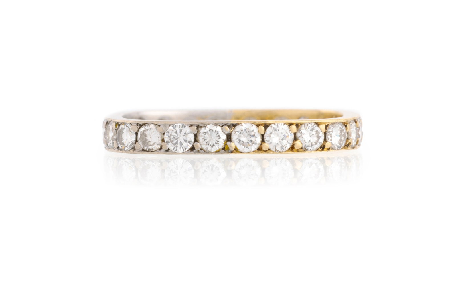 Anneau rivière à base carrée 2 ors 750 serti de diamants taille brillant, doigt 53-13: Anneau rivière à base carrée 2 ors 750 serti de diamants taille brillant, doigt 53-13 Condition Bon état de conservation général. Rayures et signes d'usure à l'or.