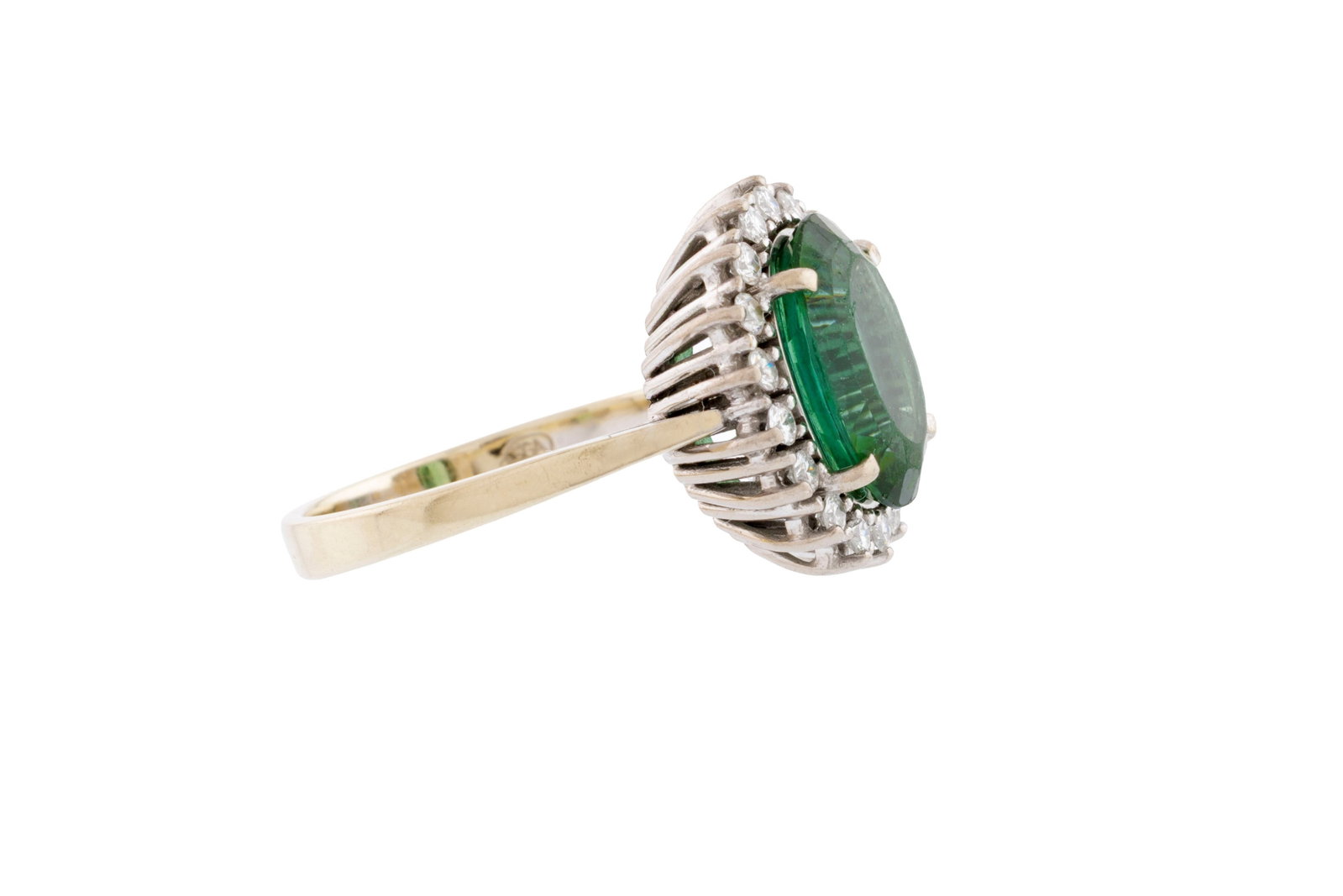 Bague or gris 750 sertie d'une tourmaline verte ovale entourée de diamants taille brillant, doi - 2