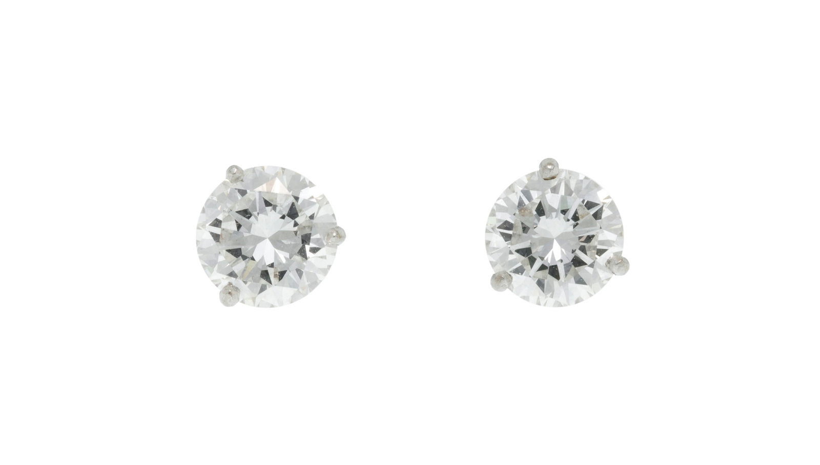 Paire de clous d'oreilles or gris 750 sertis de 2 diamants taille brillant (env. 0.60 ct chacun) (1 of 3)