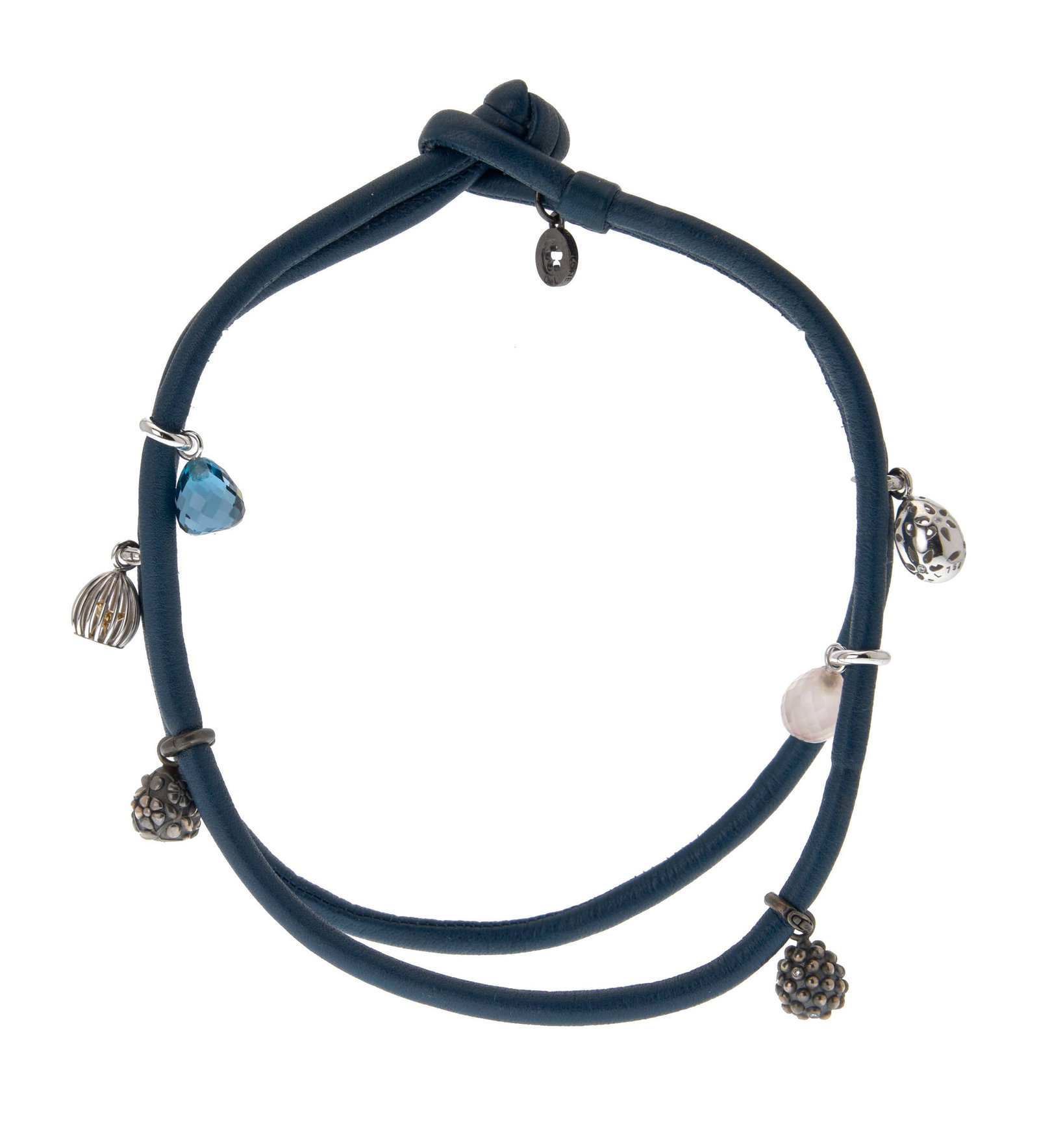 Ole Lynggaard, collier en cuir bleu retenant des charms en or gris 750 et argent noirci, certains se (1 of 4)