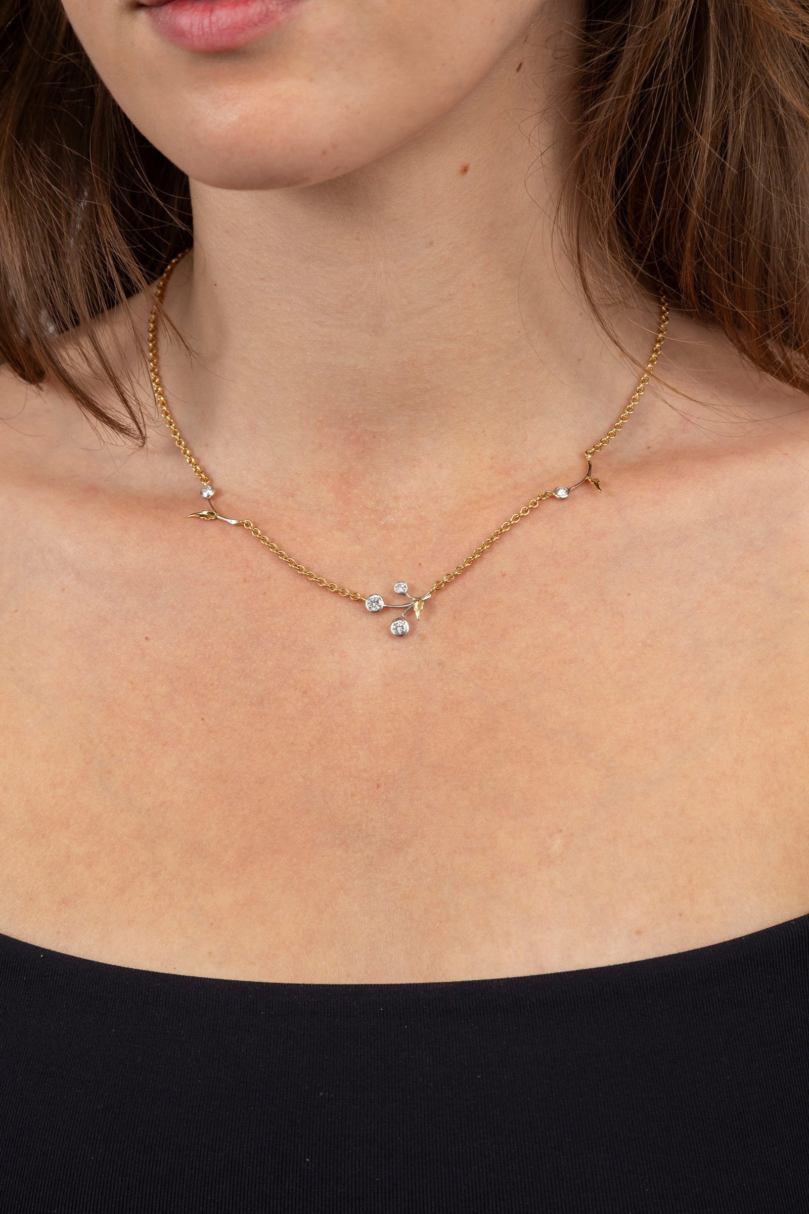 Collier 2 ors 750 chaîne à maille forçat alternant des motifs floraux serti de diaman - 4