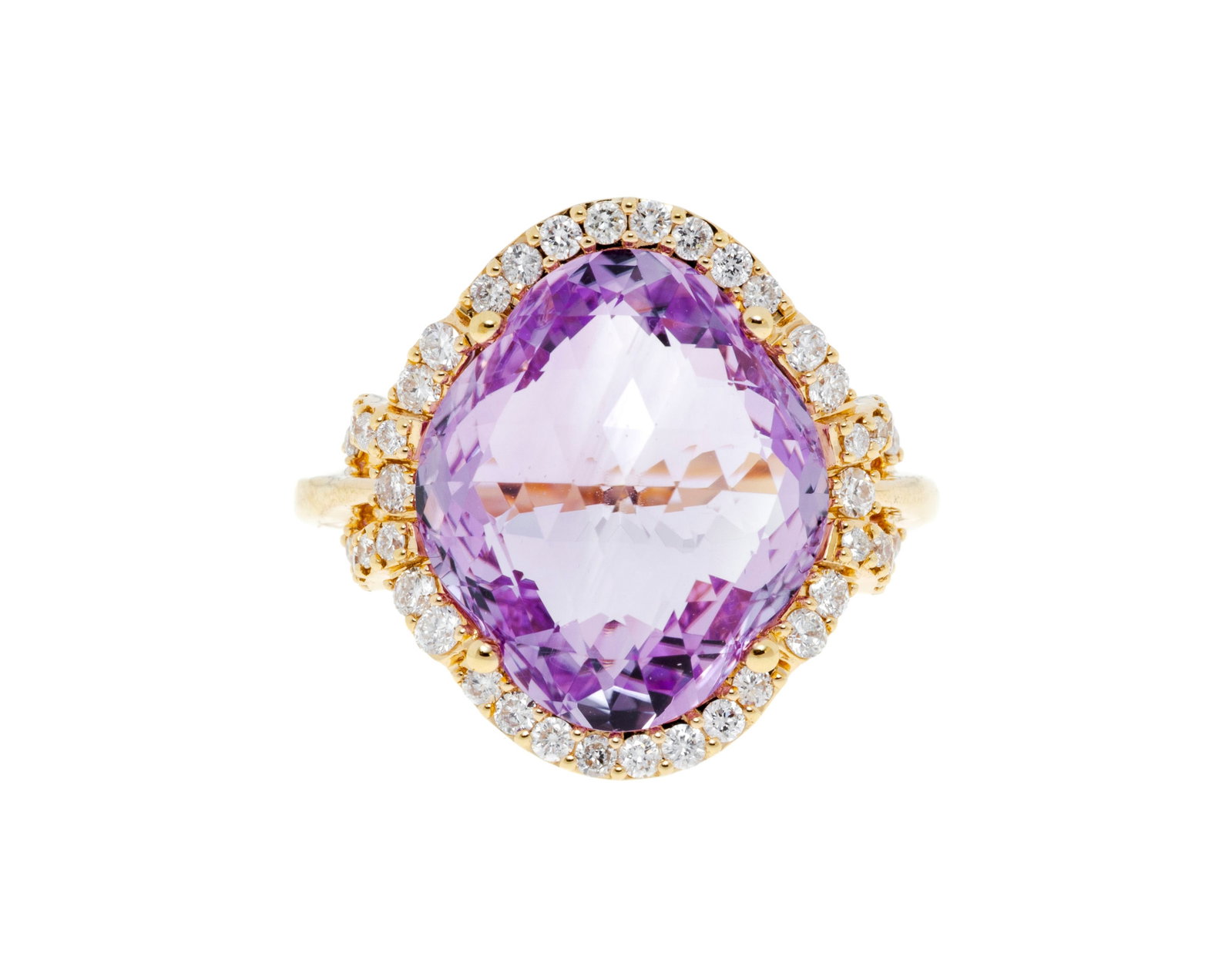 Bague or rose 750 sertie d'une améthyste facettée entourée de diamants taille brillan: Bague or rose 750 sertie d'une améthyste facettée entourée de diamants taille brillant, doigt 54-14 Condition Très bon état général.