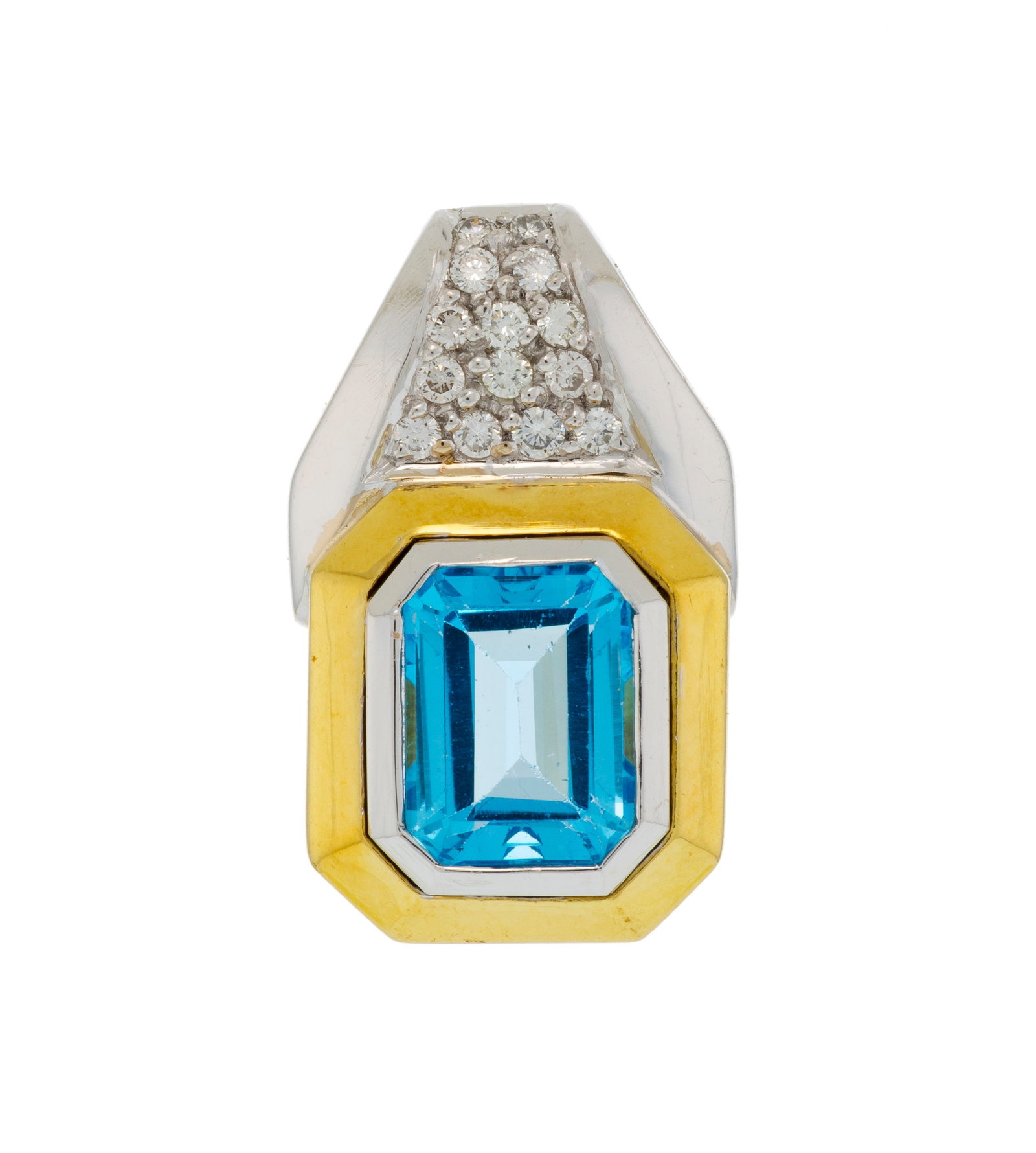 Pendentif 2 ors 750 serti d'une topaze taille émeraude rehaussée de diamants taille brilla: Pendentif 2 ors 750 serti d'une topaze taille émeraude rehaussée de diamants taille brillant, h. 2.2 cm, 8g Condition Monture: Bon état, présence de rayures et de micro rayures.