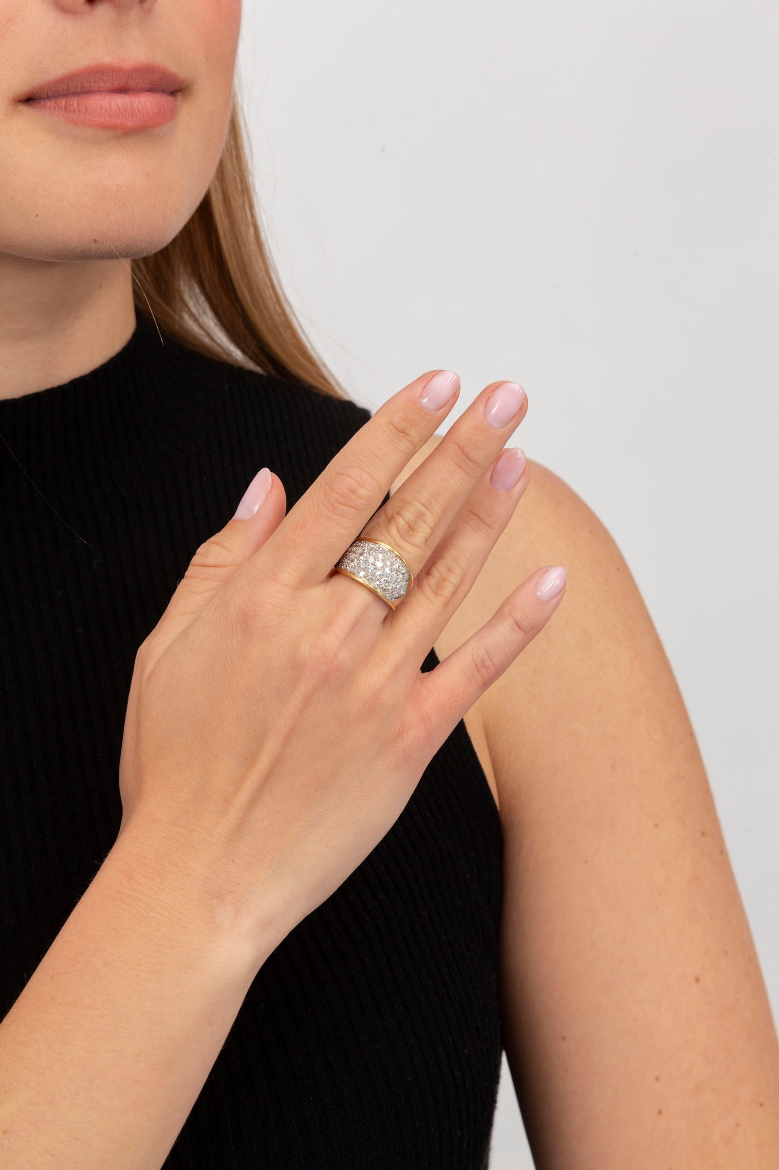 Bague bombée 2 ors 750 sertie de diamants taille brillant et 8/8, doigt 54-14, 7g - 4