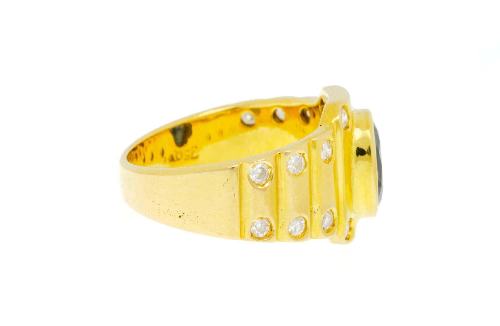 Bague or 750 godronné sertie d'un saphir ovale et de diamants taille brillant, doigt 50-10, 6g - 2