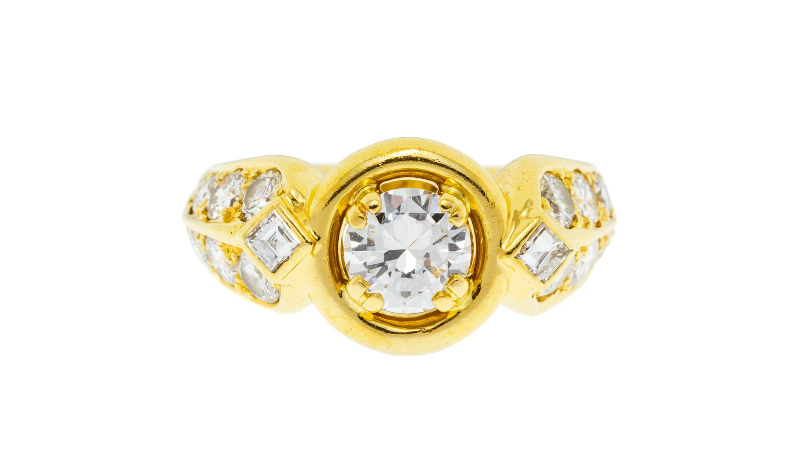 Bague or 750 sertie de diamants taille carrée et brillant, dont un plus important au centre (en: Bague or 750 sertie de diamants taille carrée et brillant, dont un plus important au centre (env. 0.6 ct), doigt 47-7, 5g Condition Monture: Bon état de conservation général. Pr