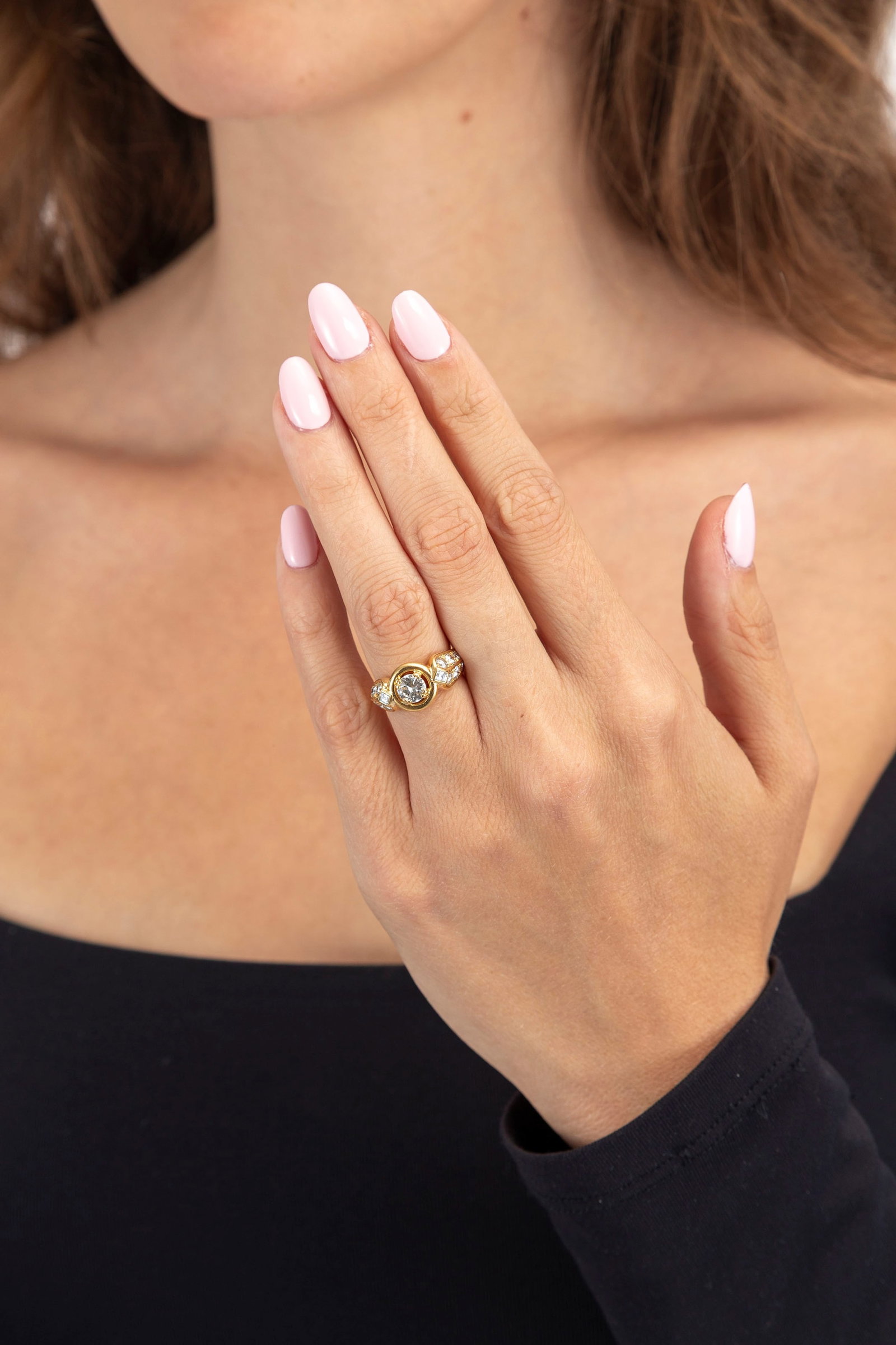 Bague or 750 sertie de diamants taille carrée et brillant, dont un plus important au centre (en - 4