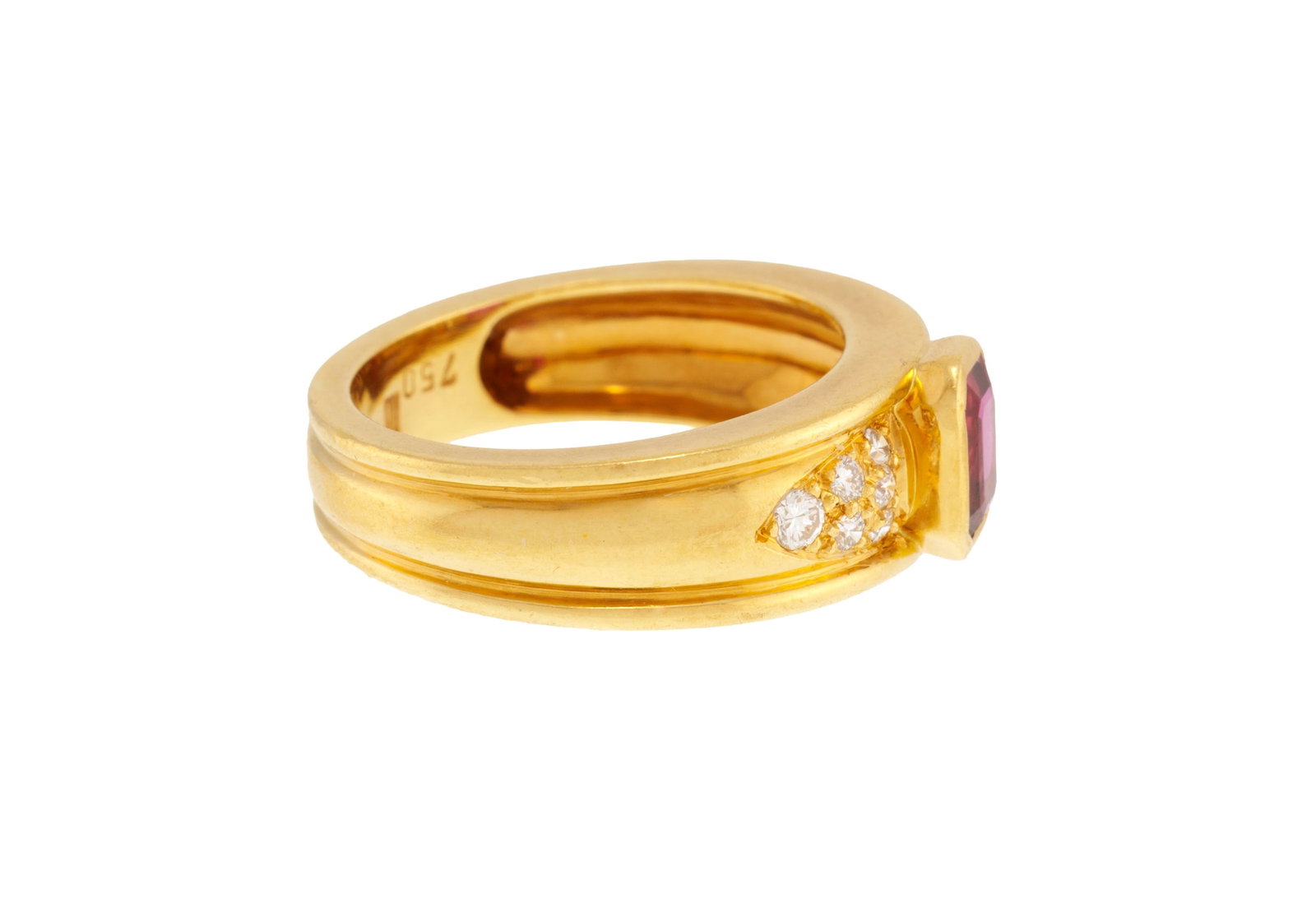 Bague or 750 sertie d'un rubis octogonal épaulé de diamants taille brillant, doigt 53-13,  - 2