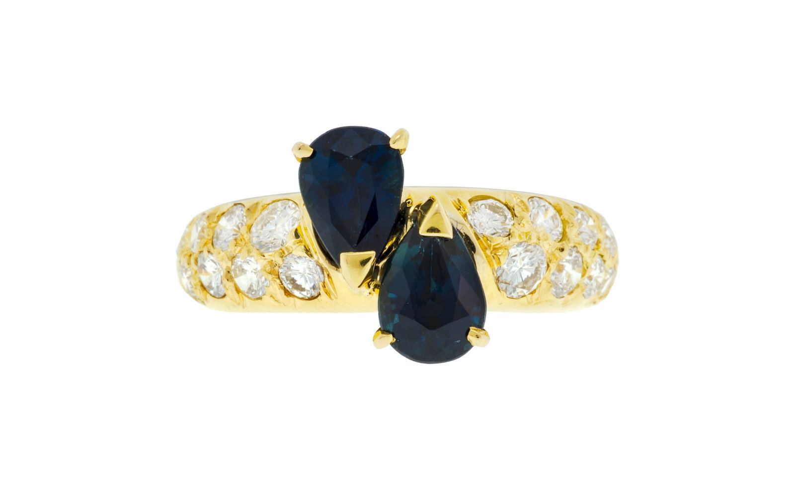 Bague Toi & Moi or 750 sertie de deux saphirs piriformes s'opposant épaulés de diamants ta: Bague Toi & Moi or 750 sertie de deux saphirs piriformes s'opposant épaulés de diamants taille brillant, doigt 48-8, 3g Condition Monture: Bon état de conservation général.