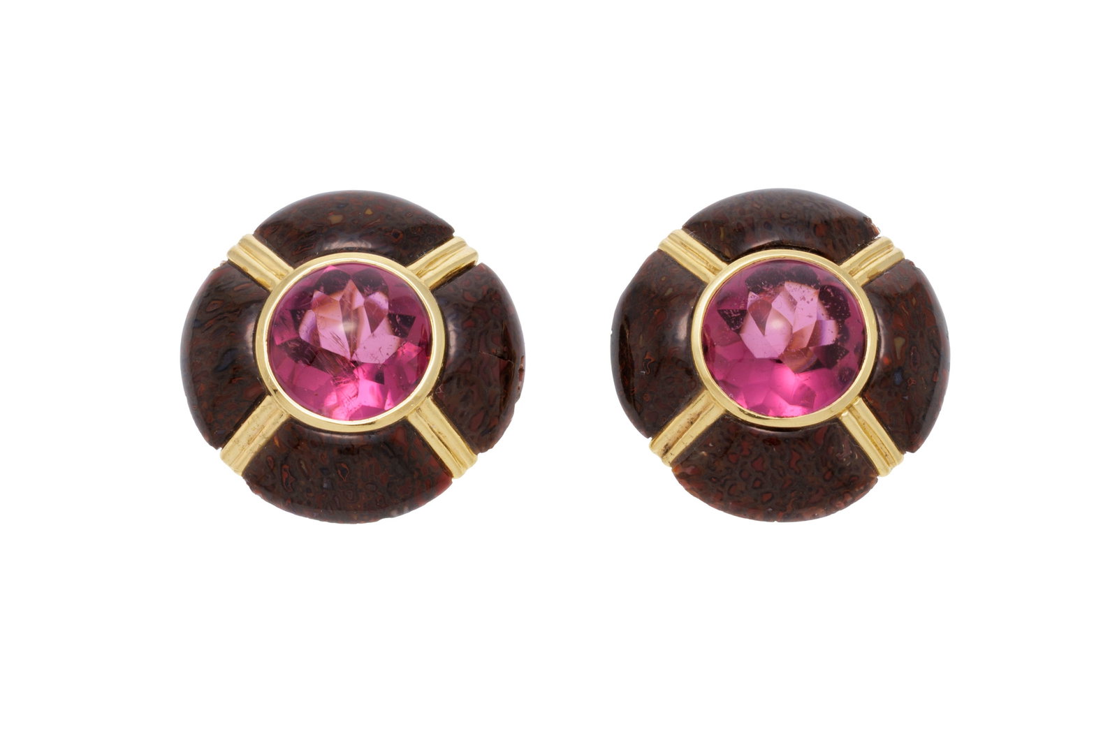Paire de clips d'oreilles or 750 sertis de tourmalines roses taille buff-top entourées de plaqu (1 of 3)
