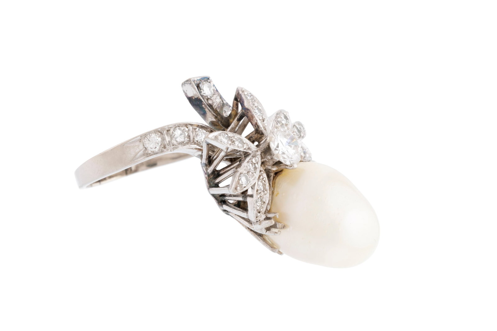 Bague or gris 585 ornée d'une perle de culture baroque et sertie de diamants taille brillant, d - 2