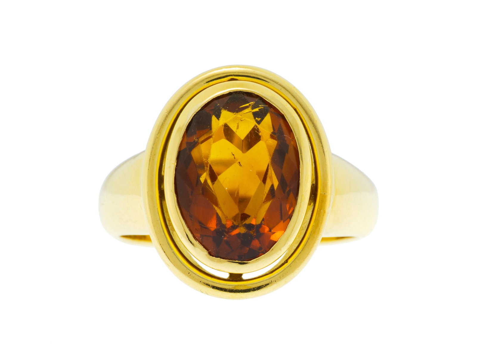Bague or 750 sertie d'une citrine ovale, doigt 56-16, 11g: Bague or 750 sertie d'une citrine ovale, doigt 56-16, 11g Condition Etat bon à moyen. Présence de nombreuses rayures et petites marques plus profondes à l'or. Nombreuses égrisures