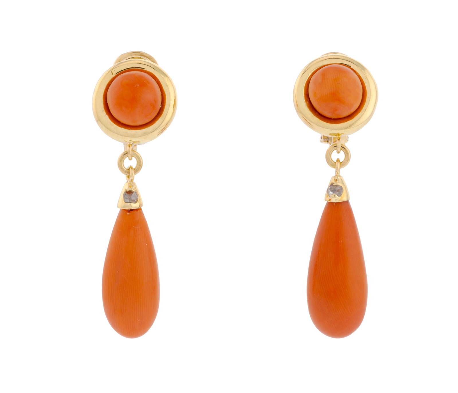 Paire de pendants d'oreilles or 750 ornés de cabochons et de gouttes de corail surmontées  (1 of 4)