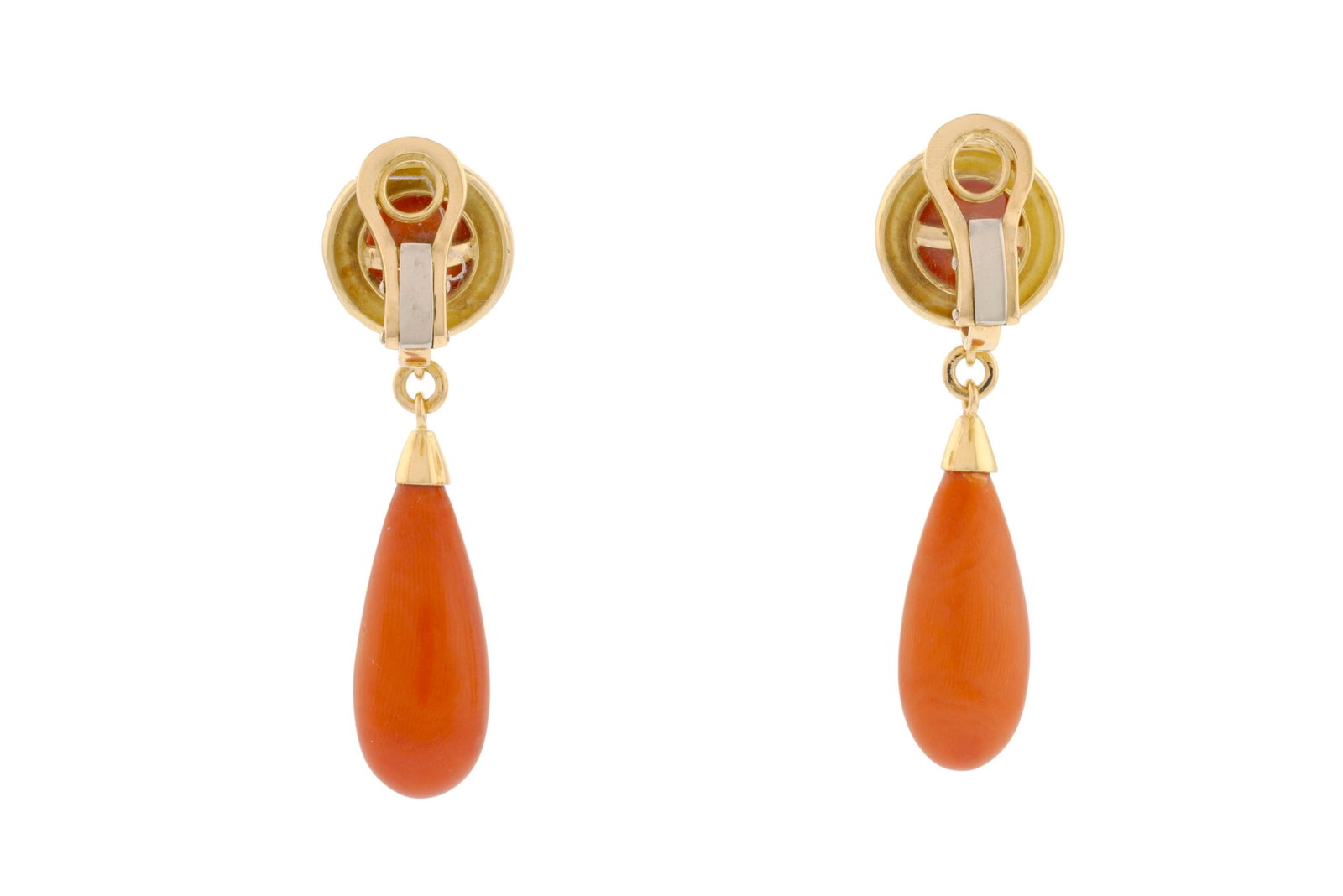 Paire de pendants d'oreilles or 750 ornés de cabochons et de gouttes de corail surmontées  - 3