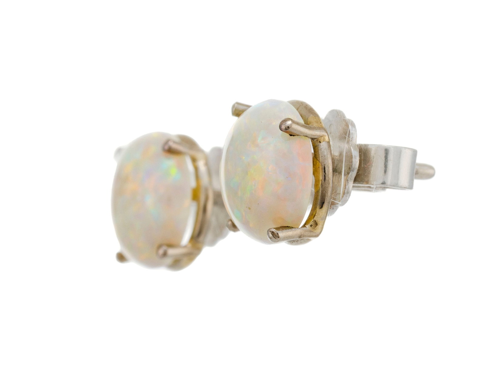 Paire de clous d'oreilles or gris 750 sertis de deux opales blanches, h. 0.7 cm - 2