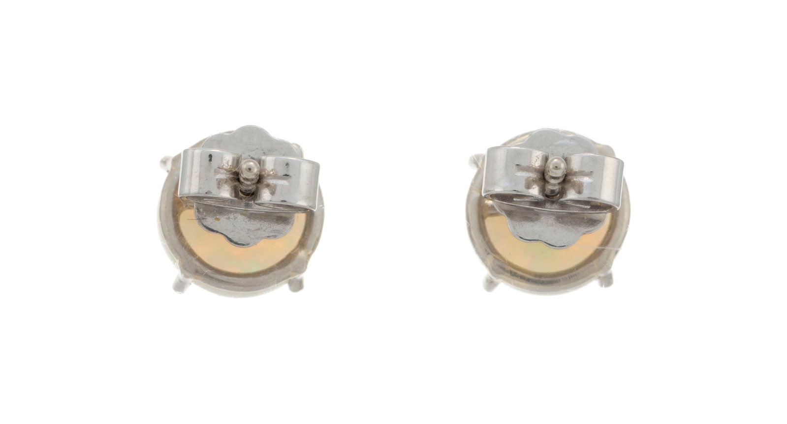 Paire de clous d'oreilles or gris 750 sertis de deux opales blanches, h. 0.7 cm - 3