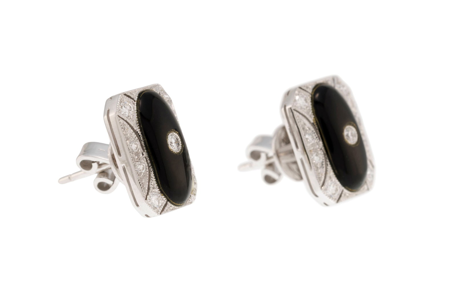 Paire de clous d'oreilles de style Art Déco or gris 585 ornés de cabochons d'onyx rehauss& - 2