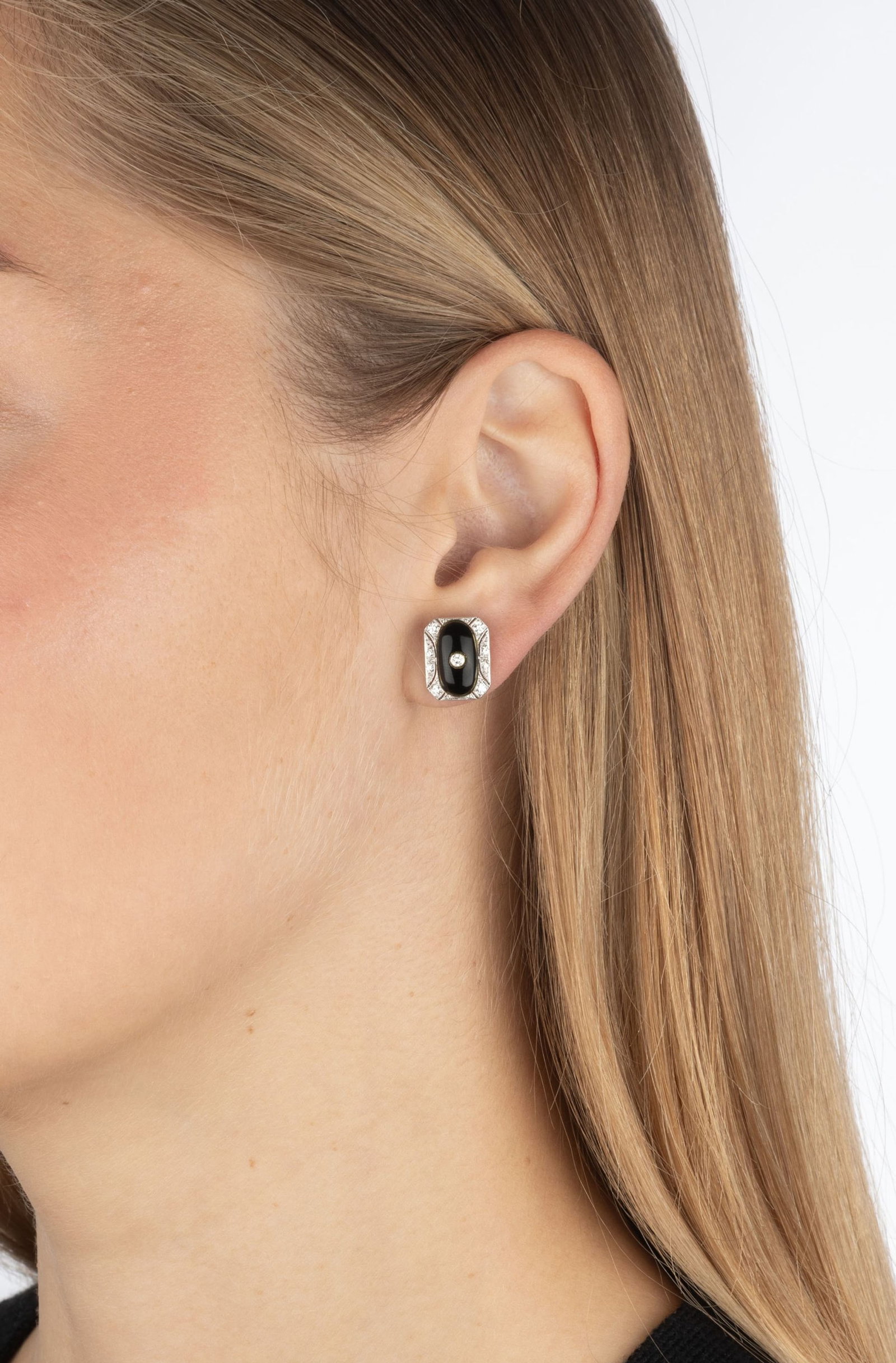 Paire de clous d'oreilles de style Art Déco or gris 585 ornés de cabochons d'onyx rehauss& - 4