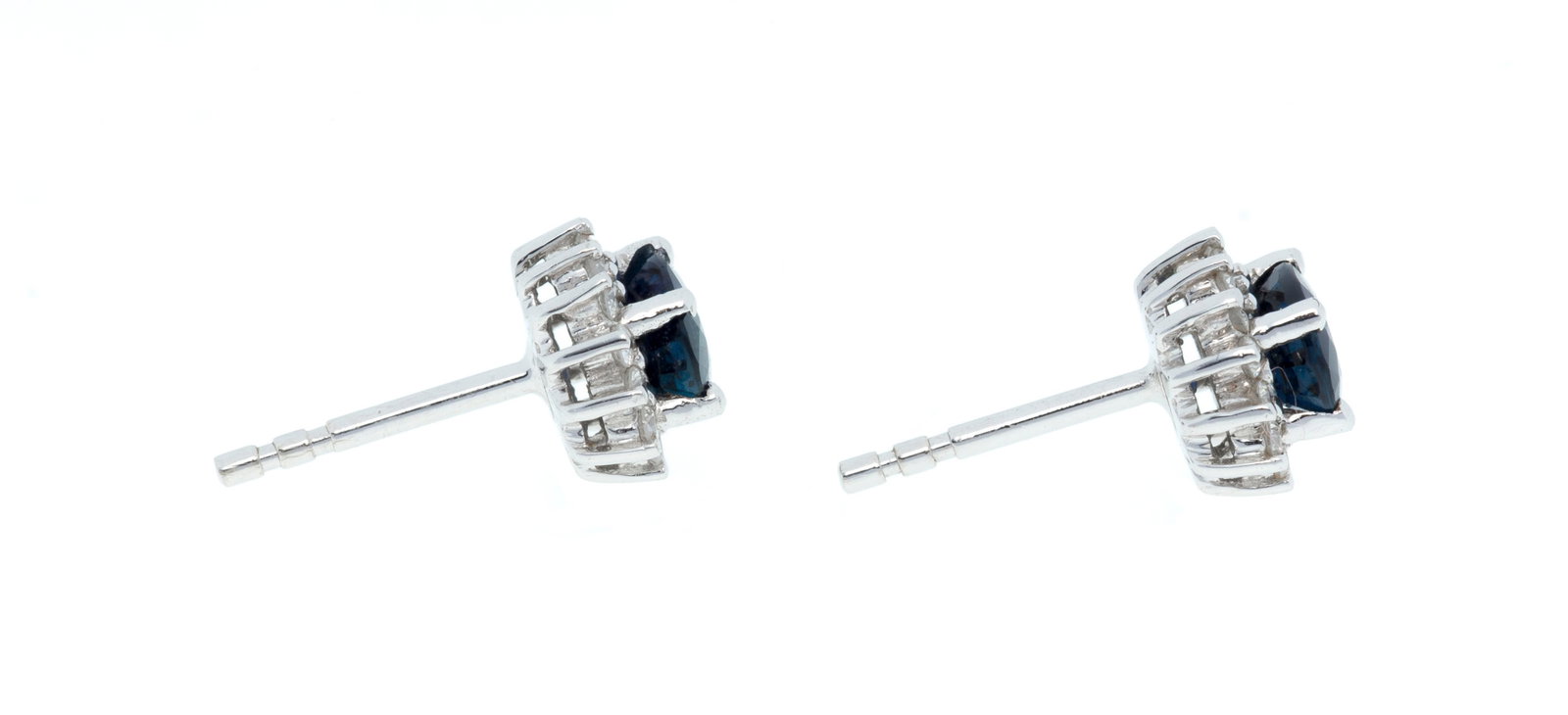 Bucherer, paire de clous d'oreilles 2 ors 750 sertis de saphirs ovales entourés de diamants tai - 2