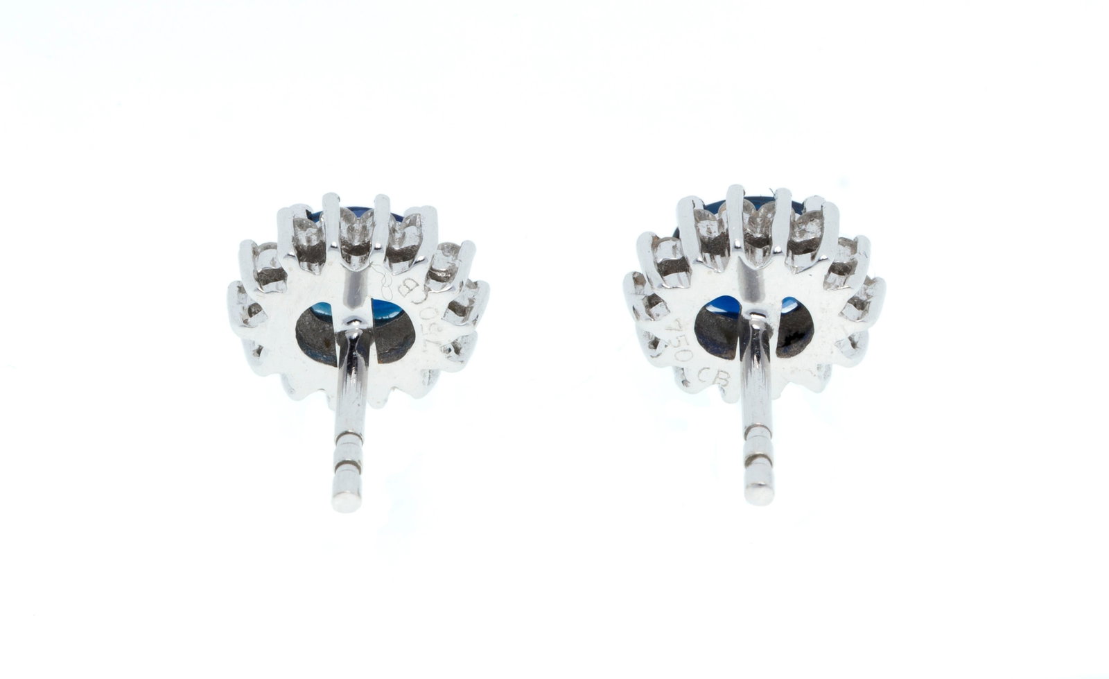 Bucherer, paire de clous d'oreilles 2 ors 750 sertis de saphirs ovales entourés de diamants tai - 3