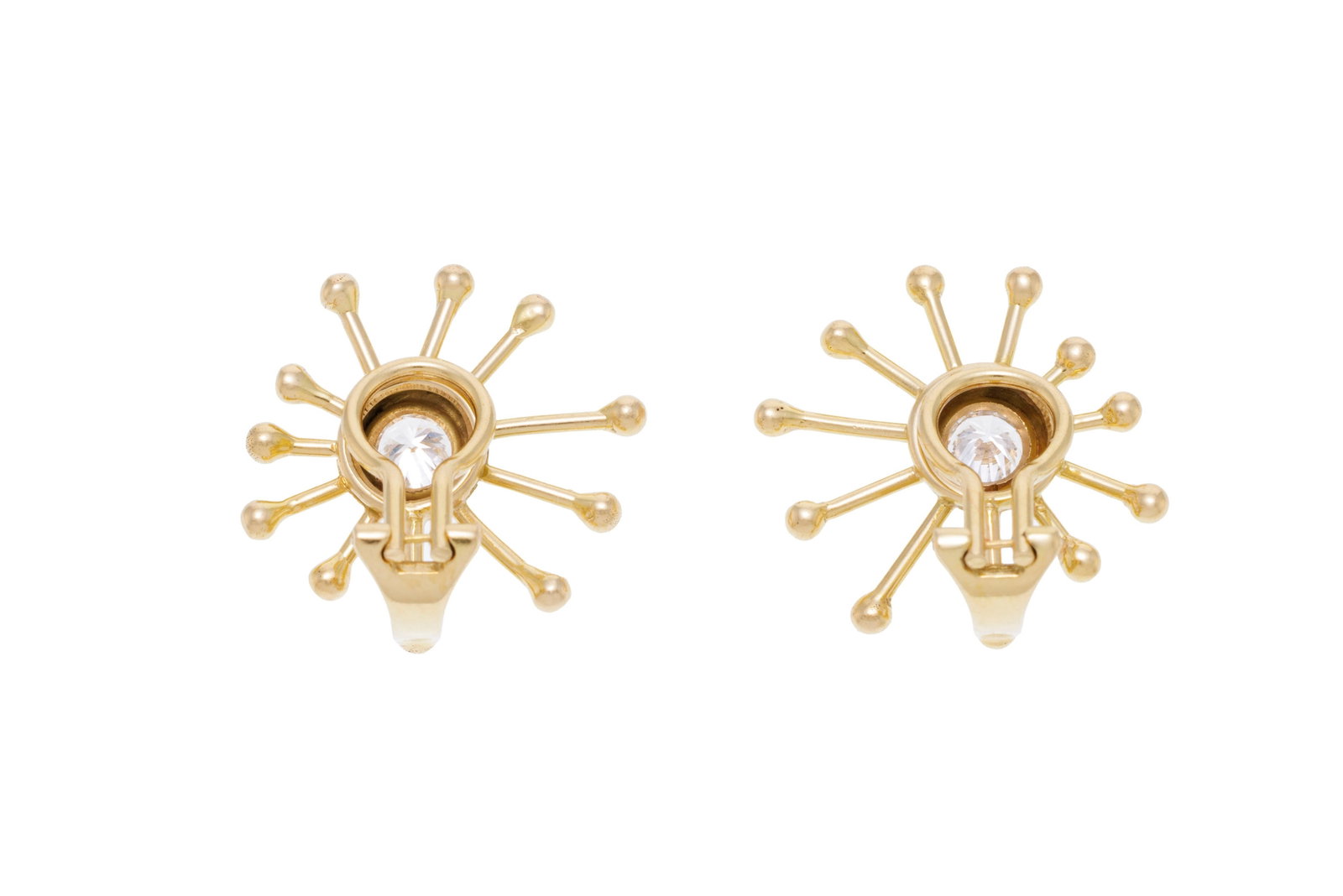 Paire de clips d'oreilles or 750 à motif rayonnant sertis de deux diamants taille brillant (env - 3