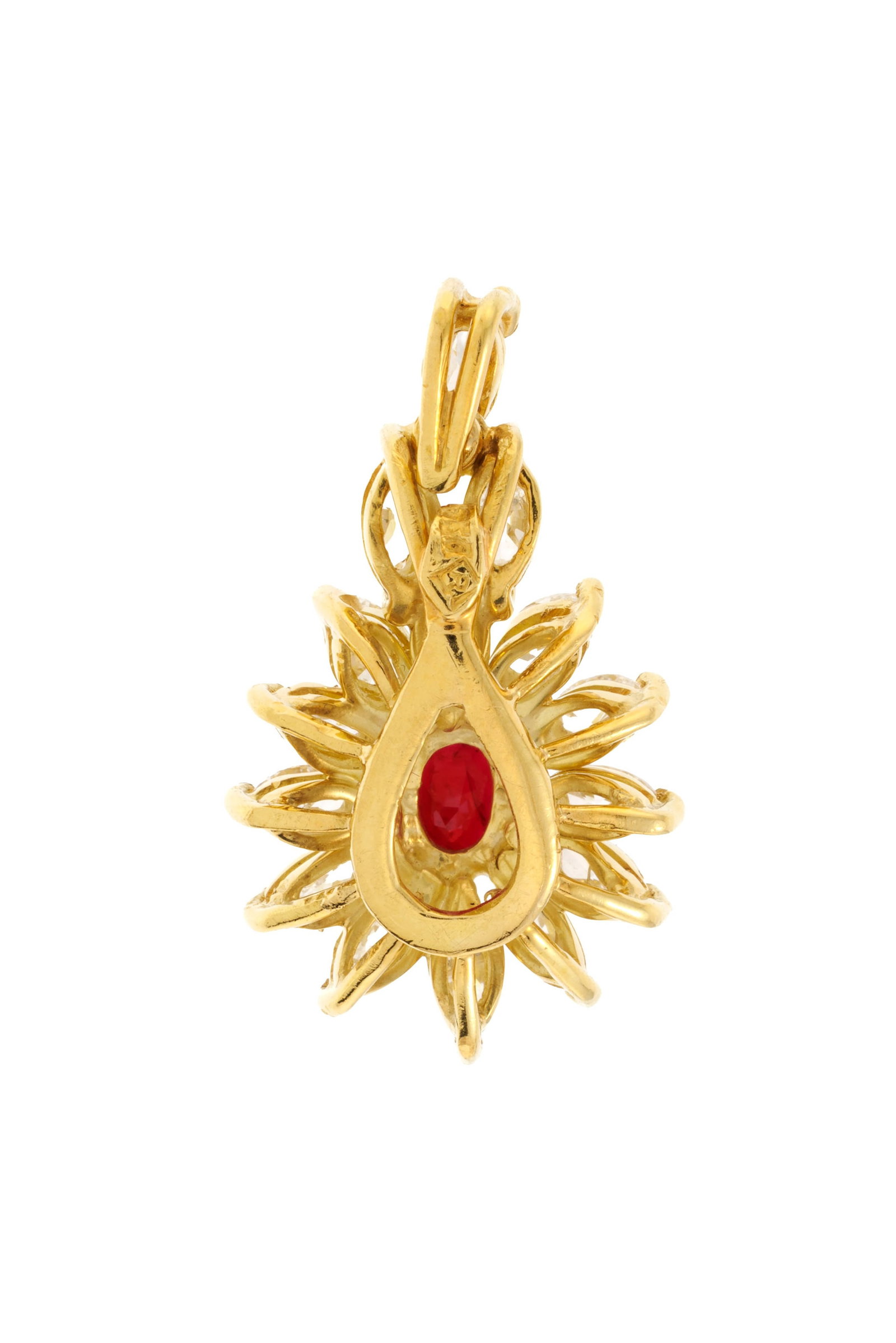 Pendentif or 750 serti d'un rubis ovale entouré de diamants taille marquise, h. 2.2 cm, 3g - 3