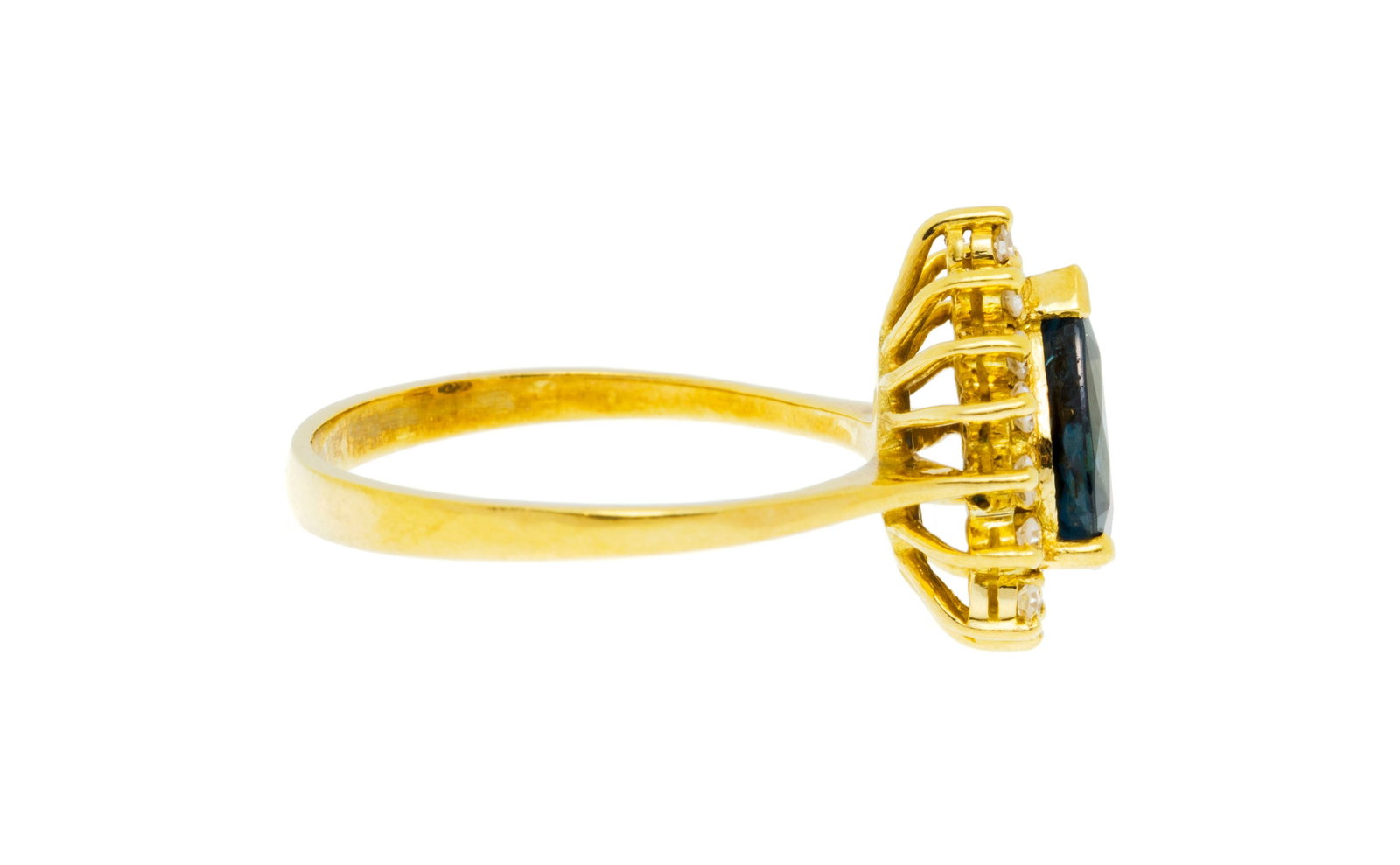 Bague or 750 sertie d'un saphir taille poire entouré de diamants taille 8/8, doigt 50-10 - 2