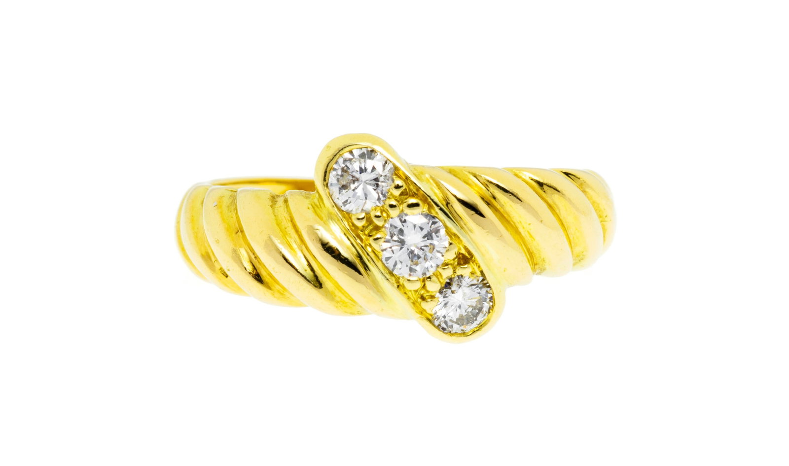 Bague or 750 godronné sertie de 3 diamants taille brillant, doigt 48-8, 2g: Bague or 750 godronné sertie de 3 diamants taille brillant, doigt 48-8, 2g Condition Bon état de conservation général. Présence de nombreuses rayures et micro rayures à