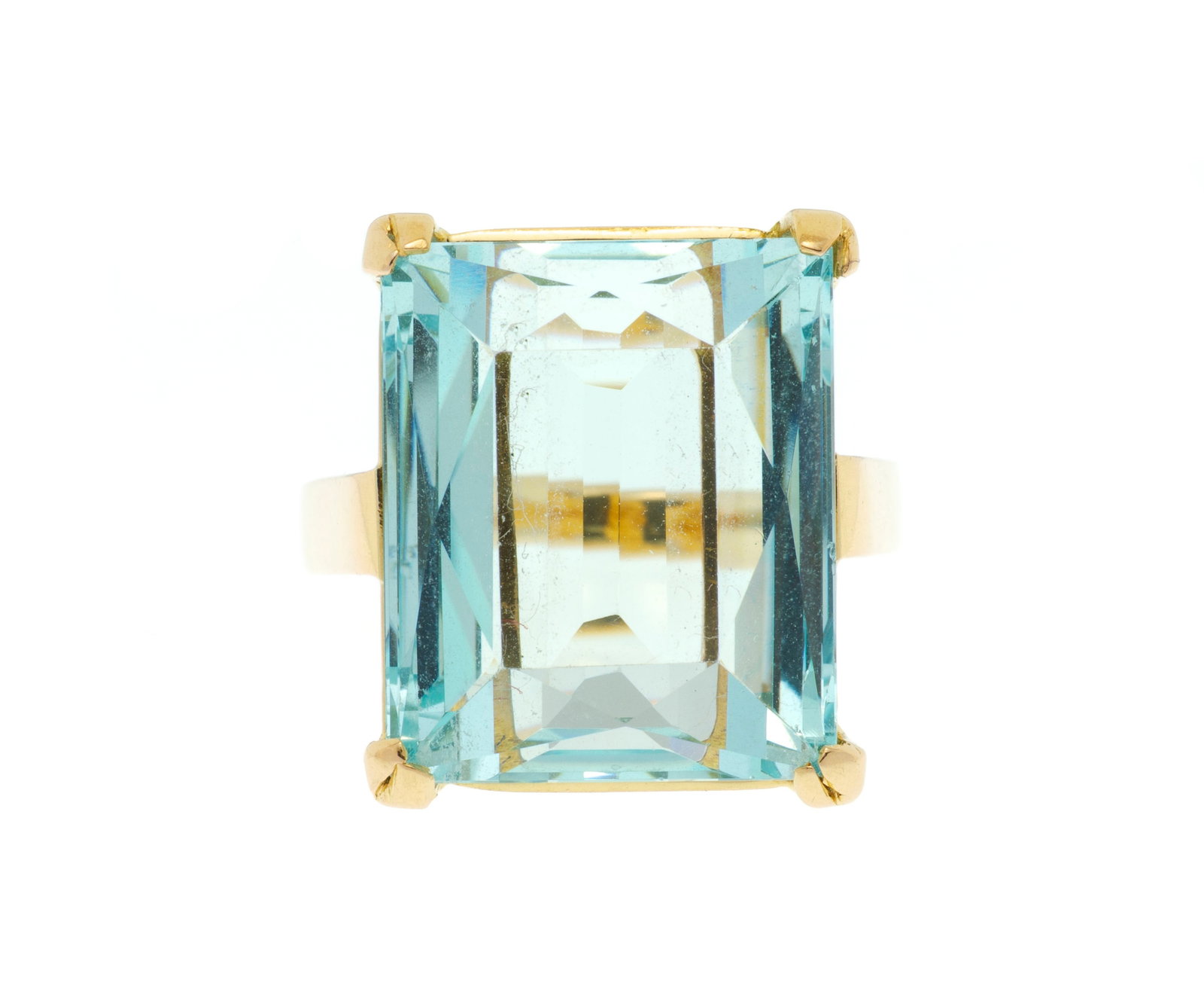 Bague or 750 sertie d'une aigue-marine rectangulaire, doigt 54-14, 11g: Bague or 750 sertie d'une aigue-marine rectangulaire, doigt 54-14, 11g Condition Monture: Bon état de conservation général. Présence de rayures et micro rayures d'usage normal.