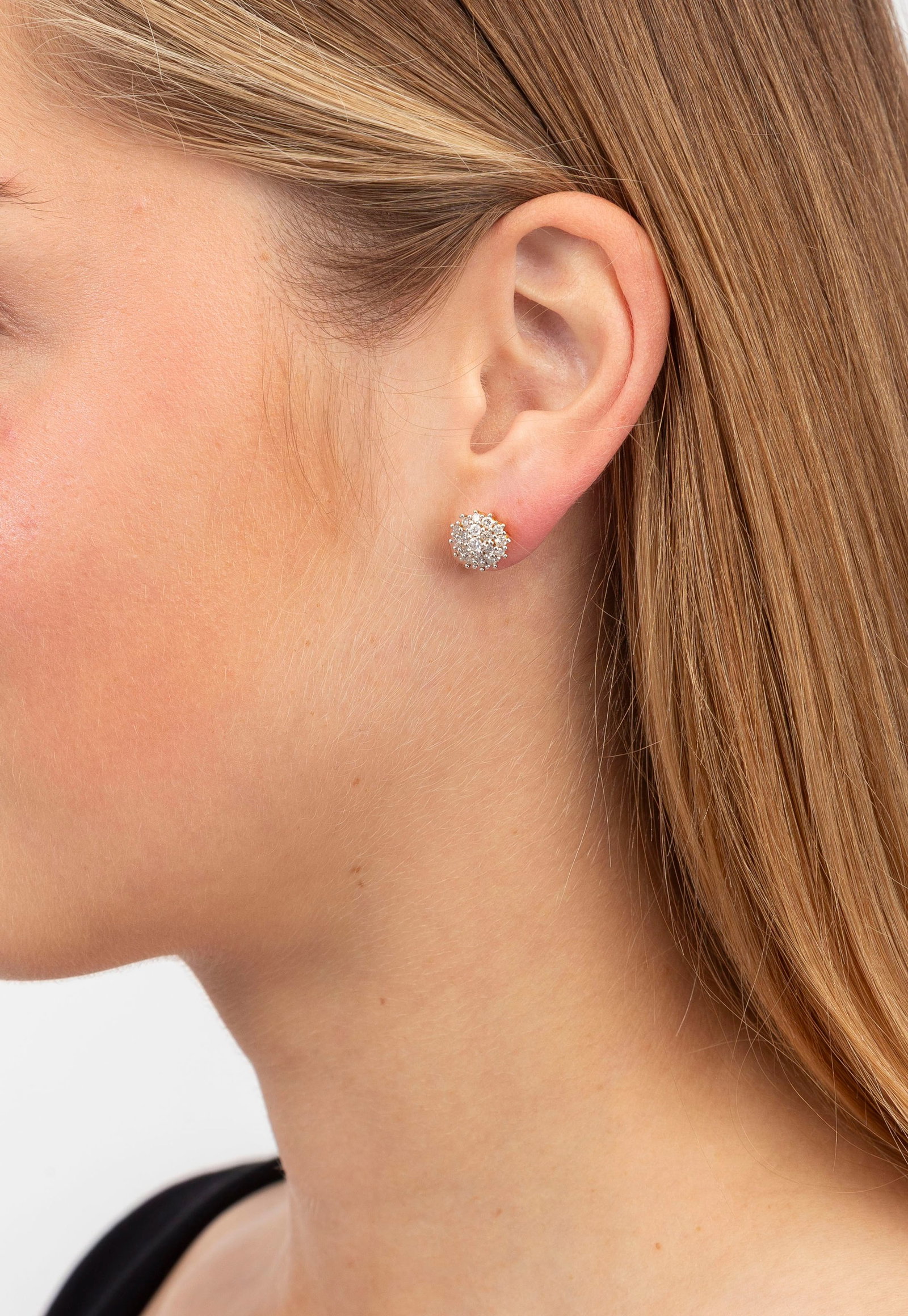 Paire de clous d'oreilles 2 ors 750 sertis de diamants taille brillant, h. 1 cm, 3g - 4