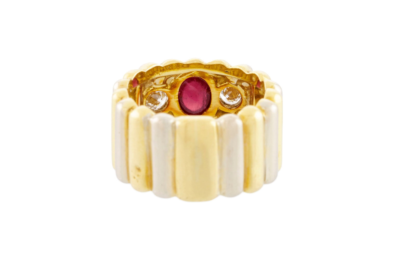 Bague or 750 à décor cannelé sertie d'un cabochon de rubis épaulé de diaman - 3
