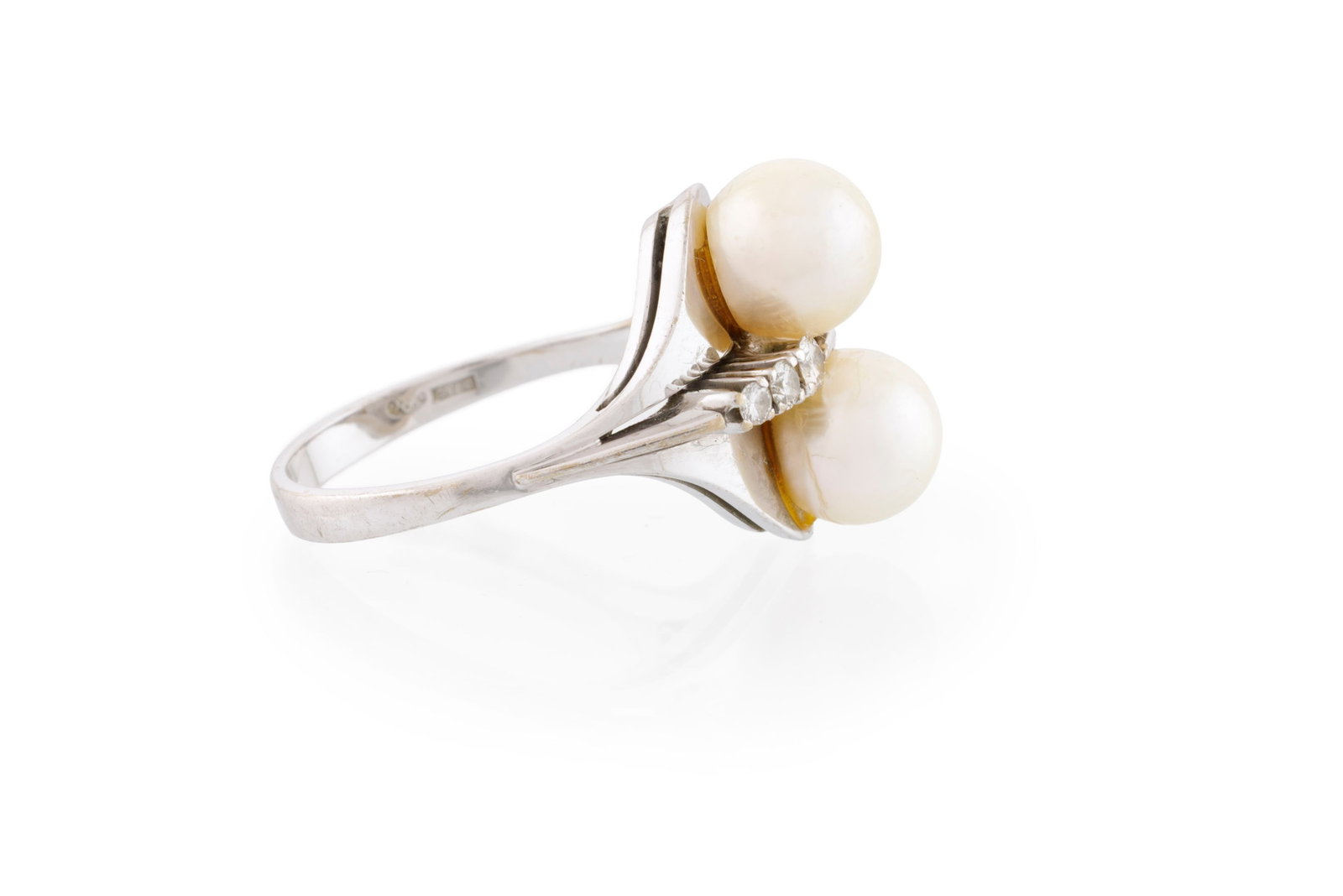 Bague or gris 750 ornée de deux perles de culture et de diamants taille brillant en chute, doig - 2