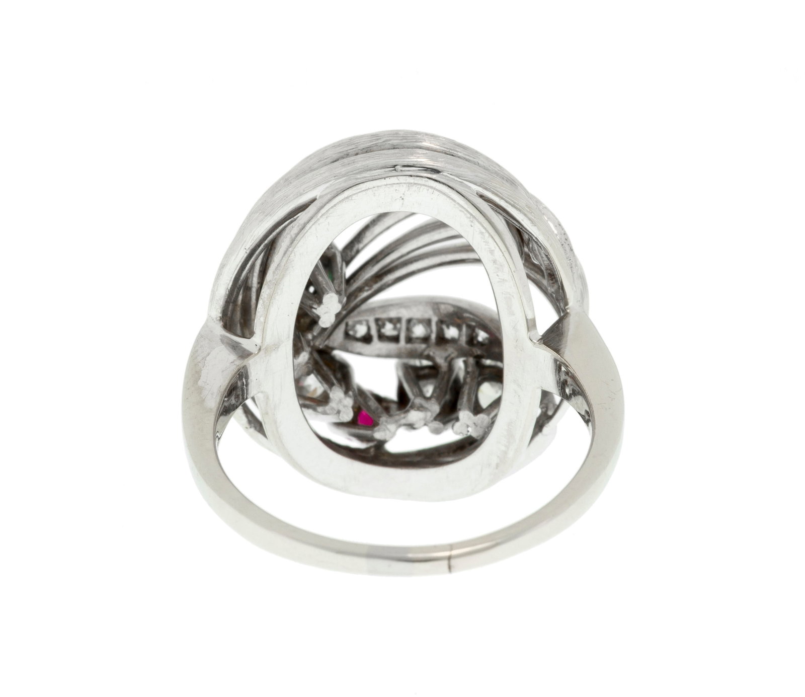 Bague or 750 formée de fils texturés surmontés d'une émeraude, de rubis ainsi qu - 3