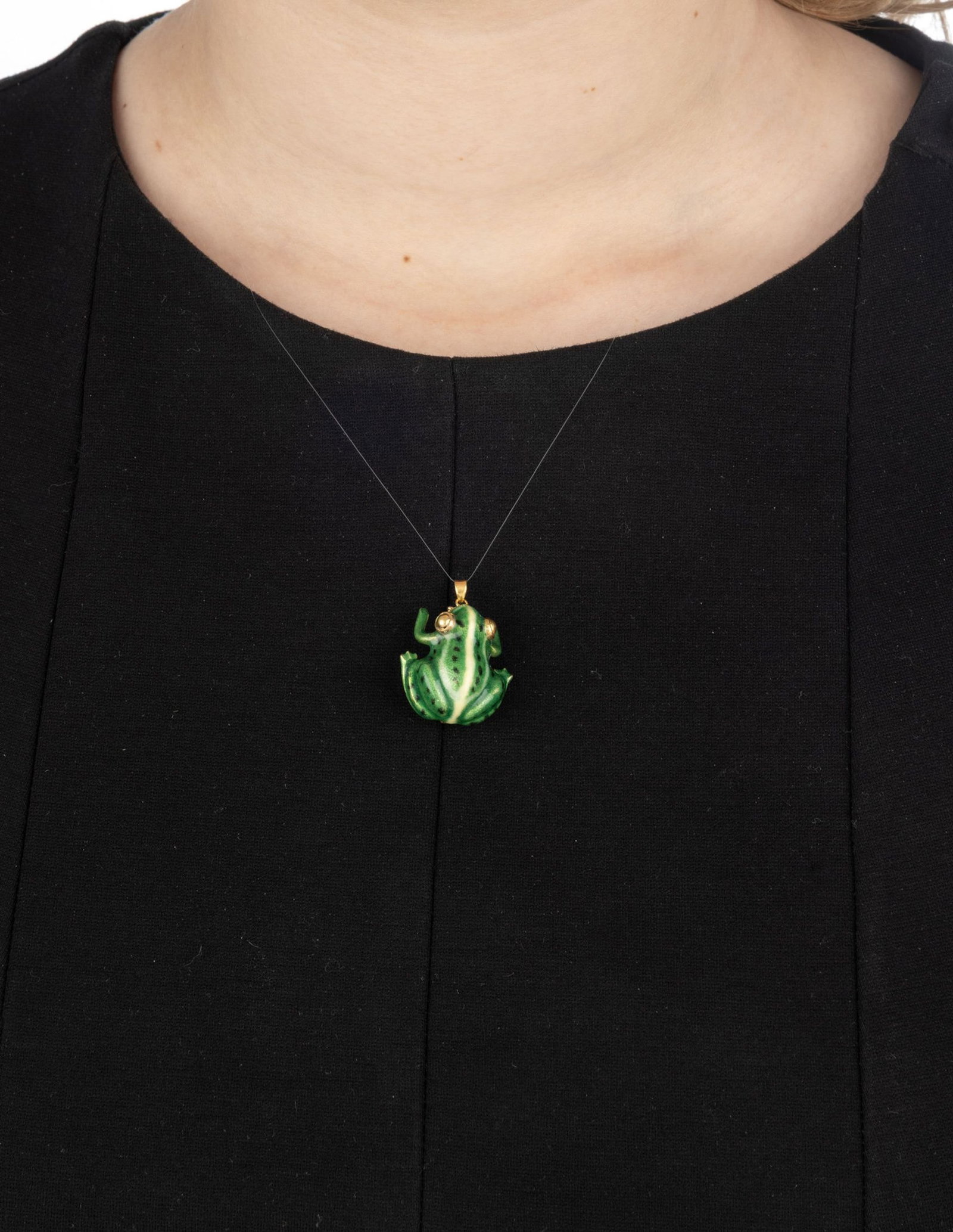 Pendentif-broche grenouille or 750 et émail polychrome au naturel, h. 2.8 cm, 7g - 4