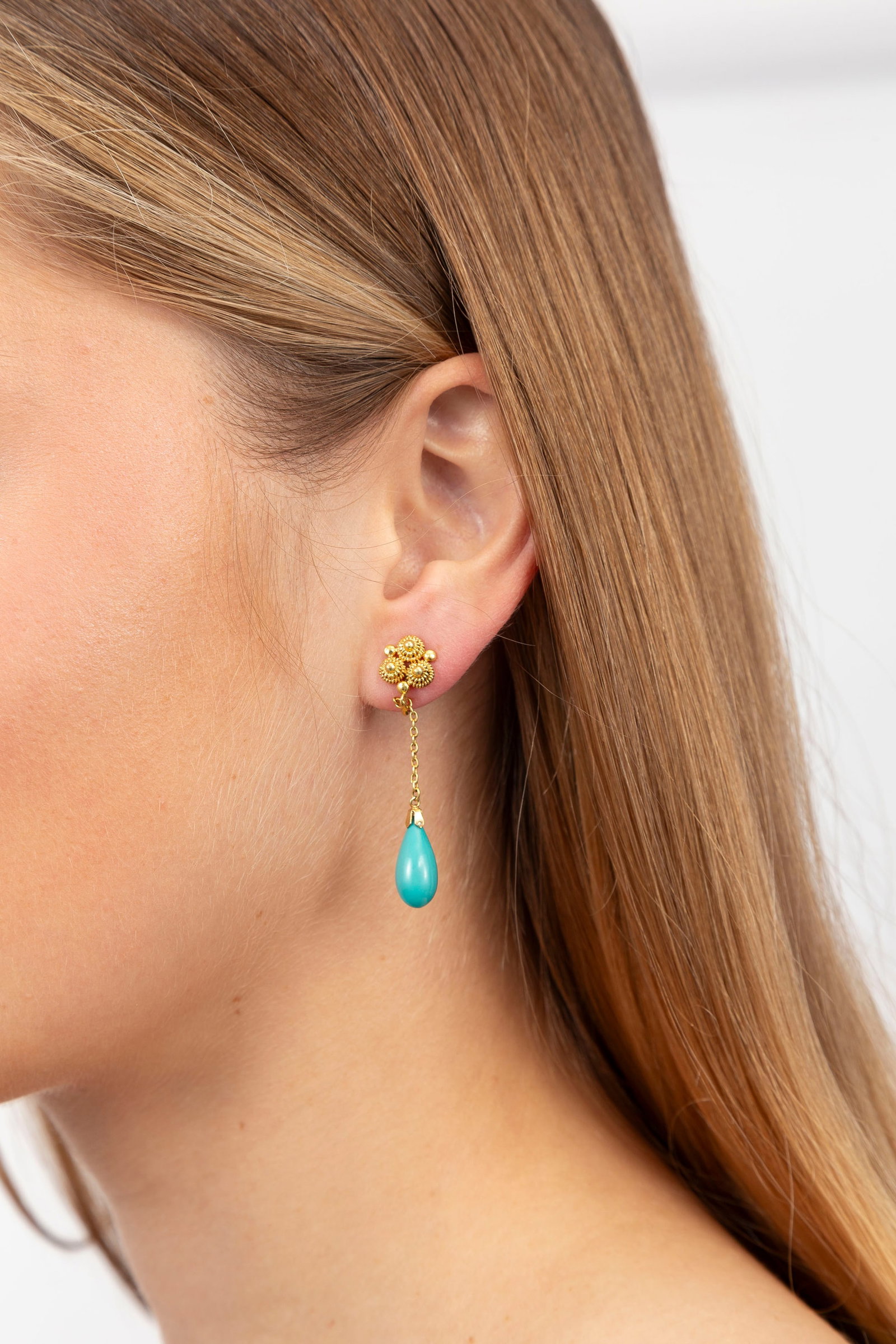 Paire de pendants d'oreilles or 585 granulé et filigrané retenant des gouttes de turquoise - 4