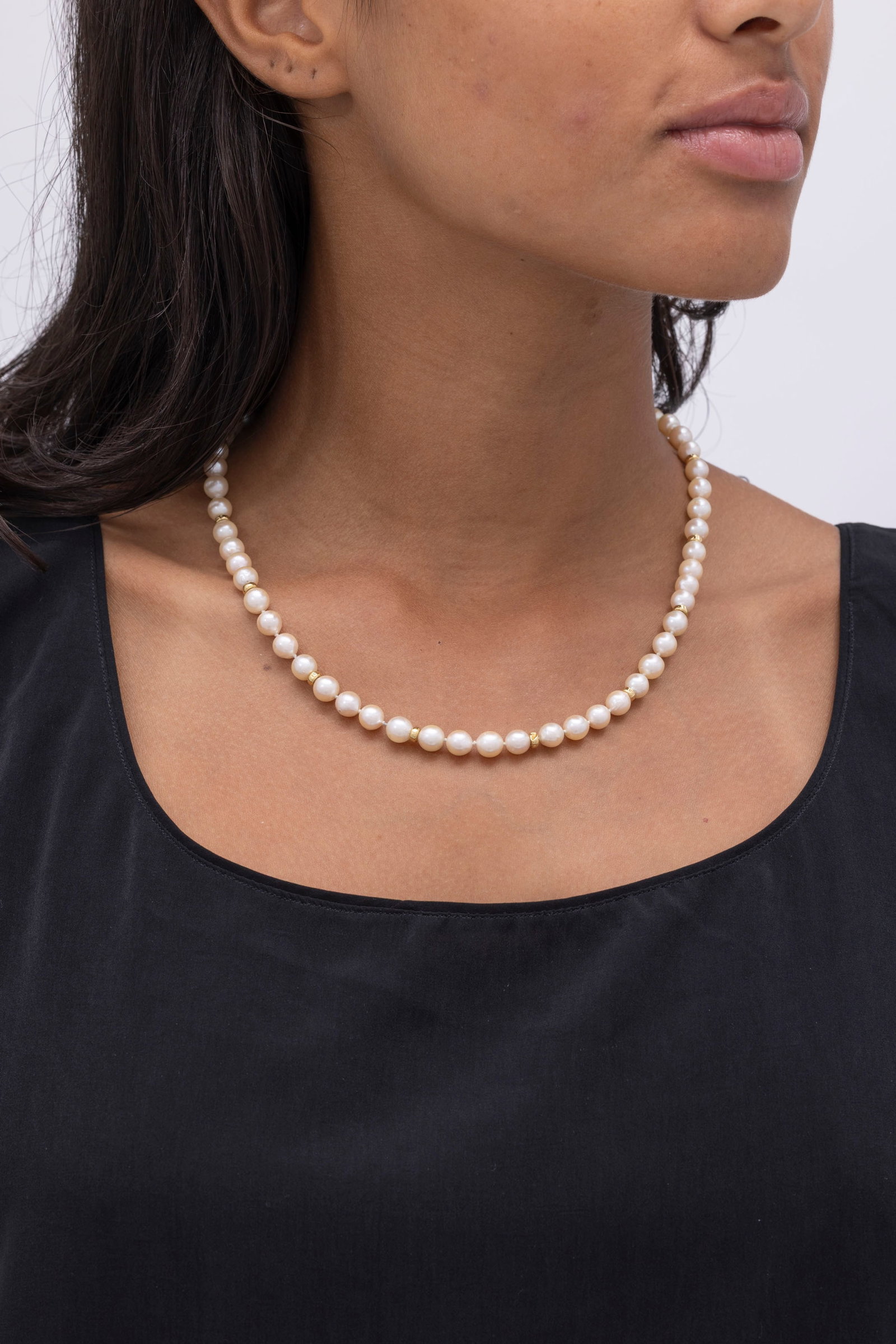 Schoeffel, collier 1 rang de perles de culture alternées d'éléments en or 750, long.  - 3