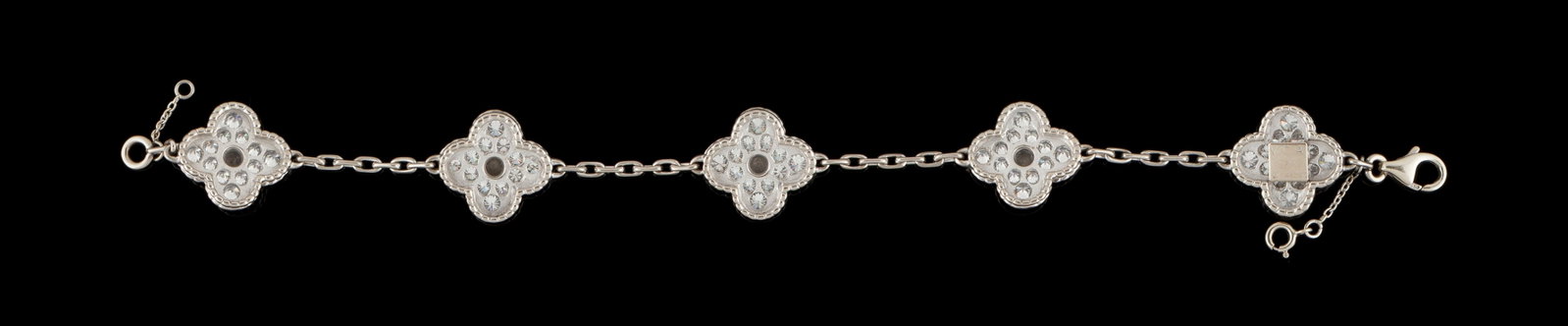 Van Cleef & Arpels, Alhambra, bracelet en or gris 750 orné de 5 motifs sertis de diamants taill - 3