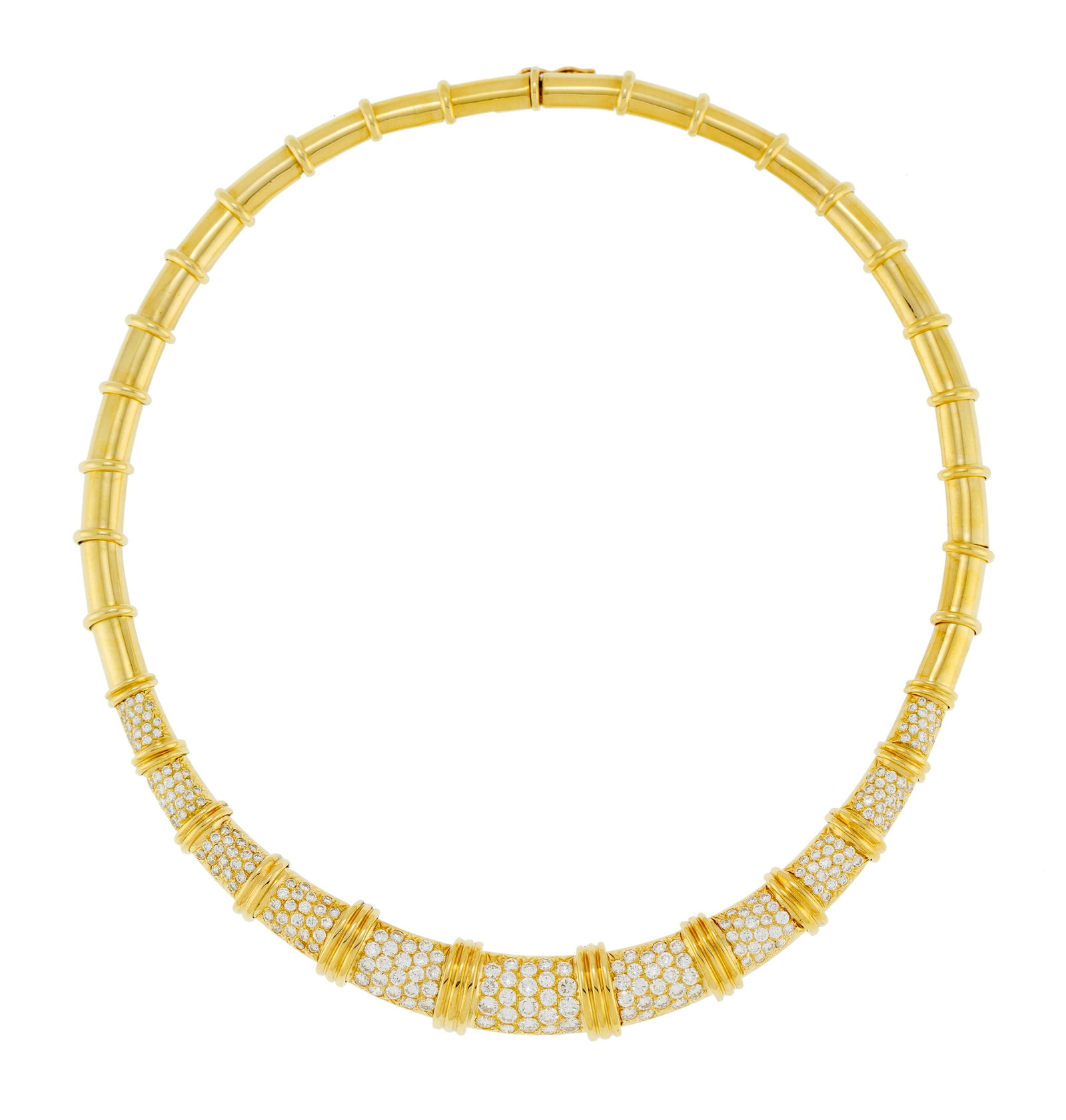 Van Cleef & Arpels, collier or 750 articulé d'éléments en forme de demi-cylindres en : Van Cleef & Arpels, collier or 750 articulé d'éléments en forme de demi-cylindres en chute, ceux du centre sertis de diamants taille brillant, signé, numéroté B4401A3, ci