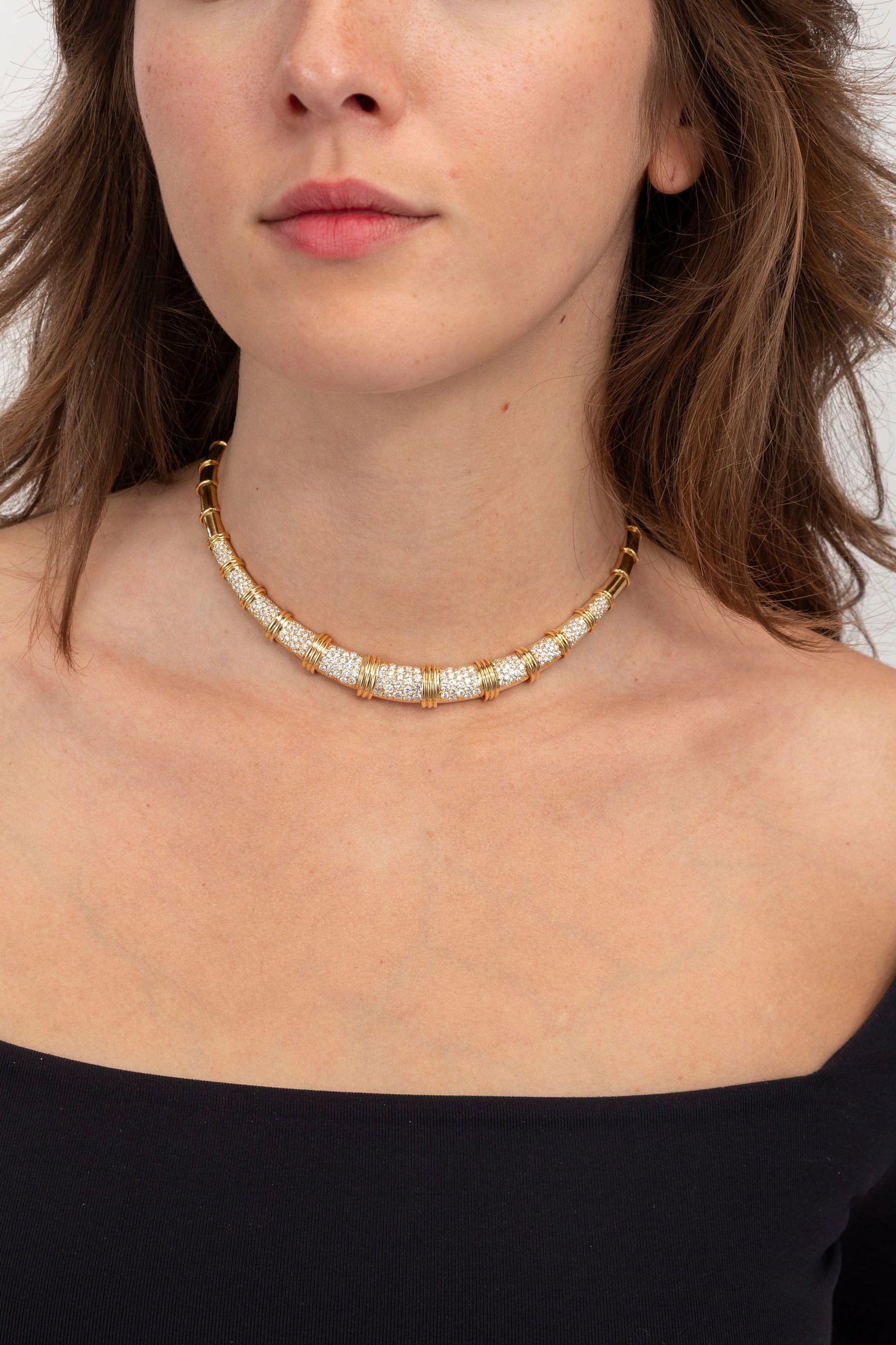 Van Cleef & Arpels, collier or 750 articulé d'éléments en forme de demi-cylindres en  - 4