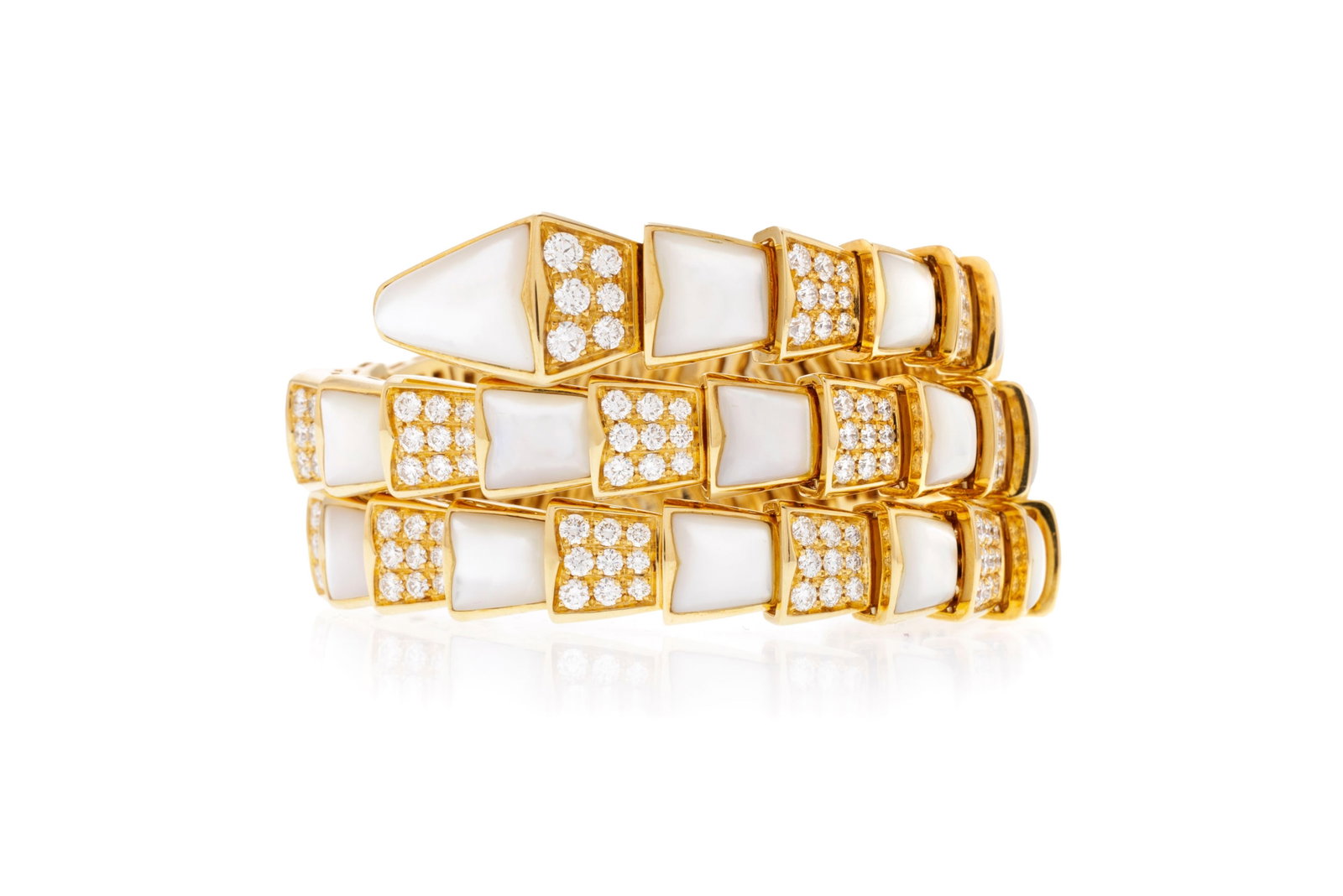 Bulgari, Serpenti Viper, bracelet or 750 orné de nacre blanche et serti de diamants taille bril (1 of 4)