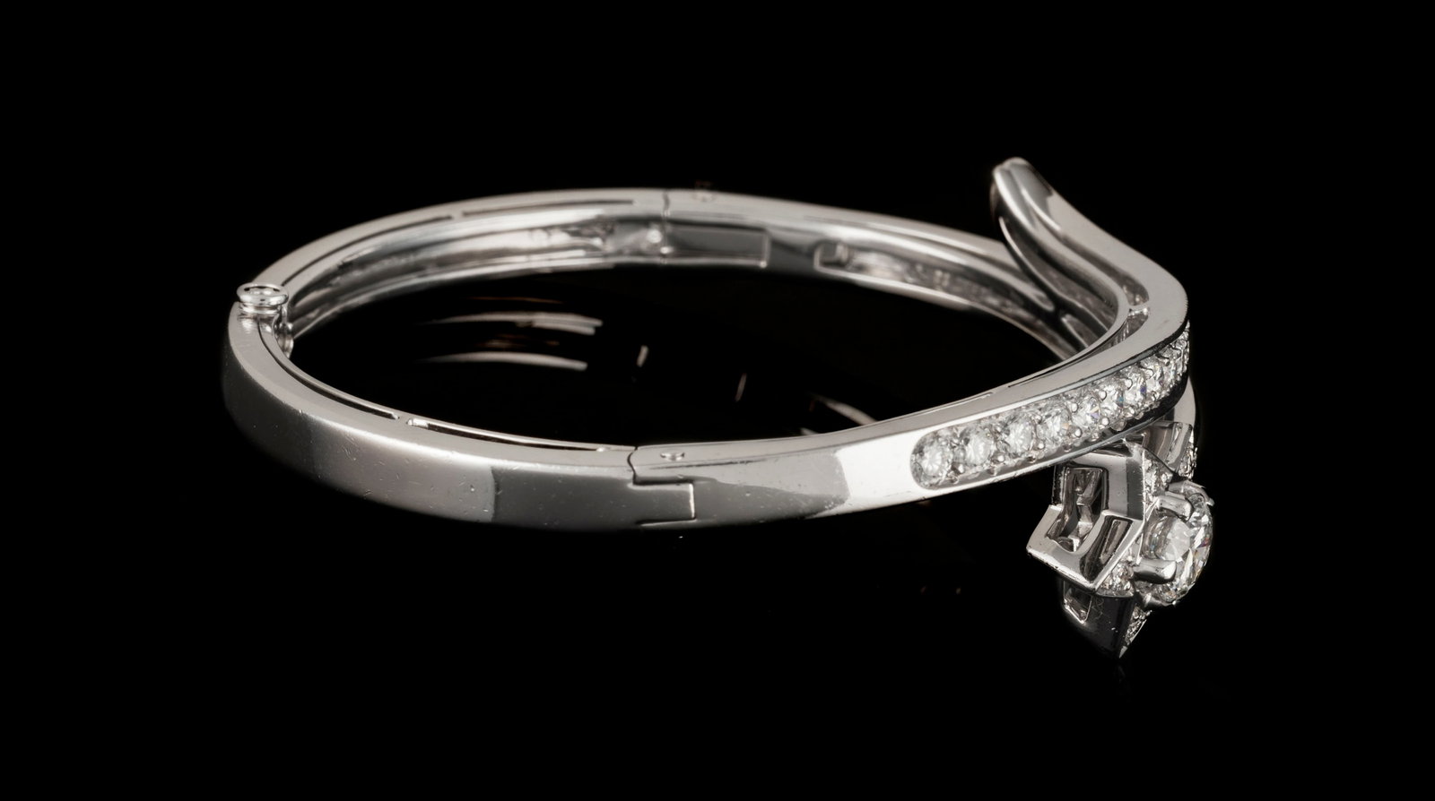 Chanel, Comète, bracelet rigide or gris 750 à motif étoilé pavé de diamants - 2