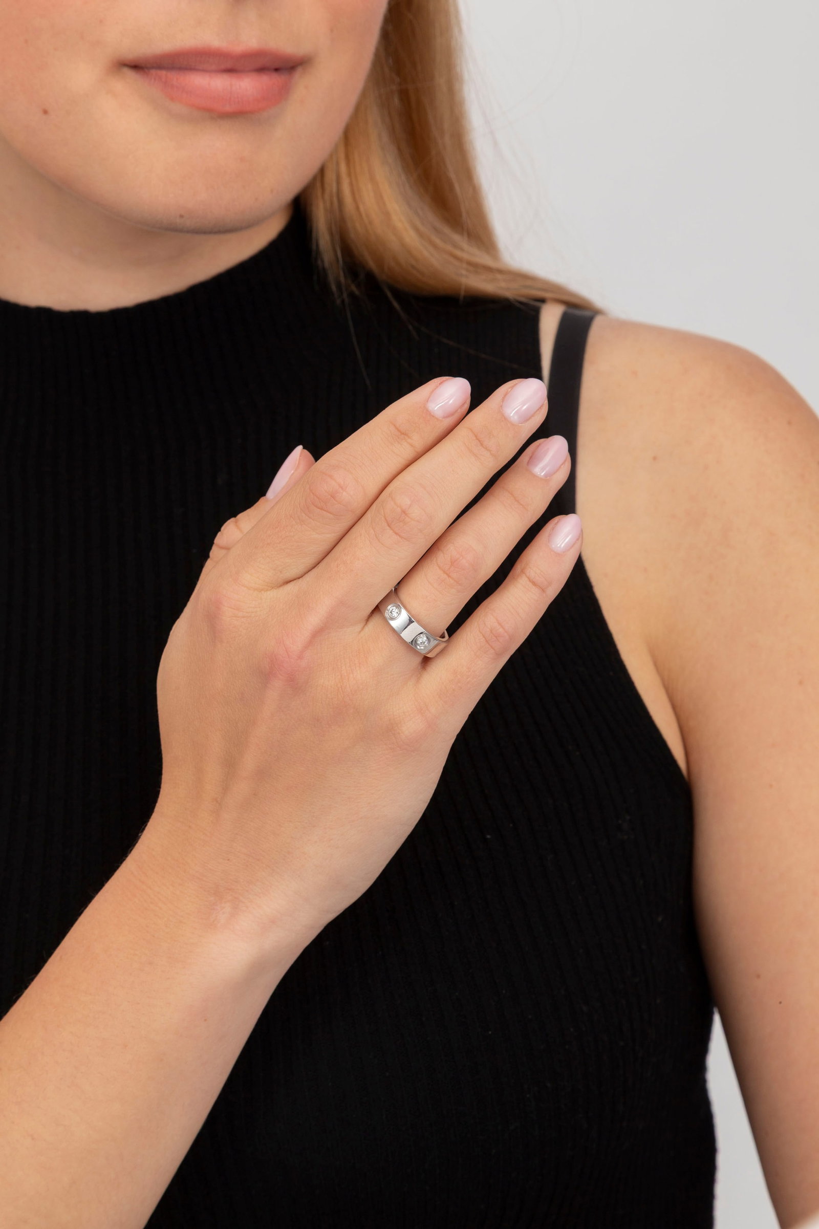 Cartier, Love, bague or gris 750 sertie de diamants taille brillant, signée, numéroté - 2