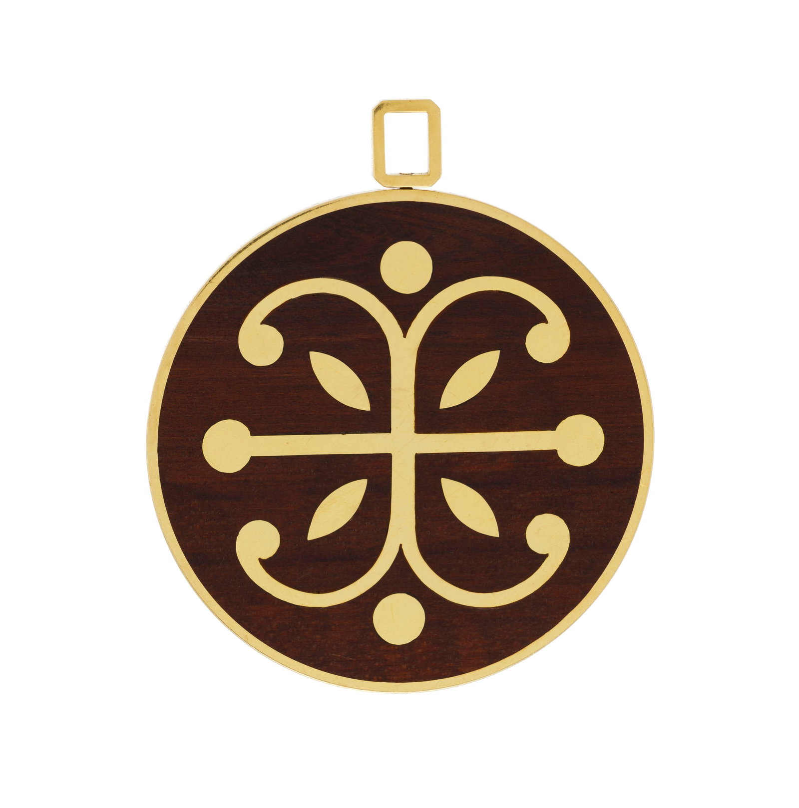 Van Cleef & Arpels, pendentif circulaire années 1970 or 750 et bois d'amourette décoré: Van Cleef & Arpels, pendentif circulaire années 1970 or 750 et bois d'amourette décoré du signe du zodiaque du Poisson stylisé, signé, numéroté 118001, h. 6.6 cm, 27