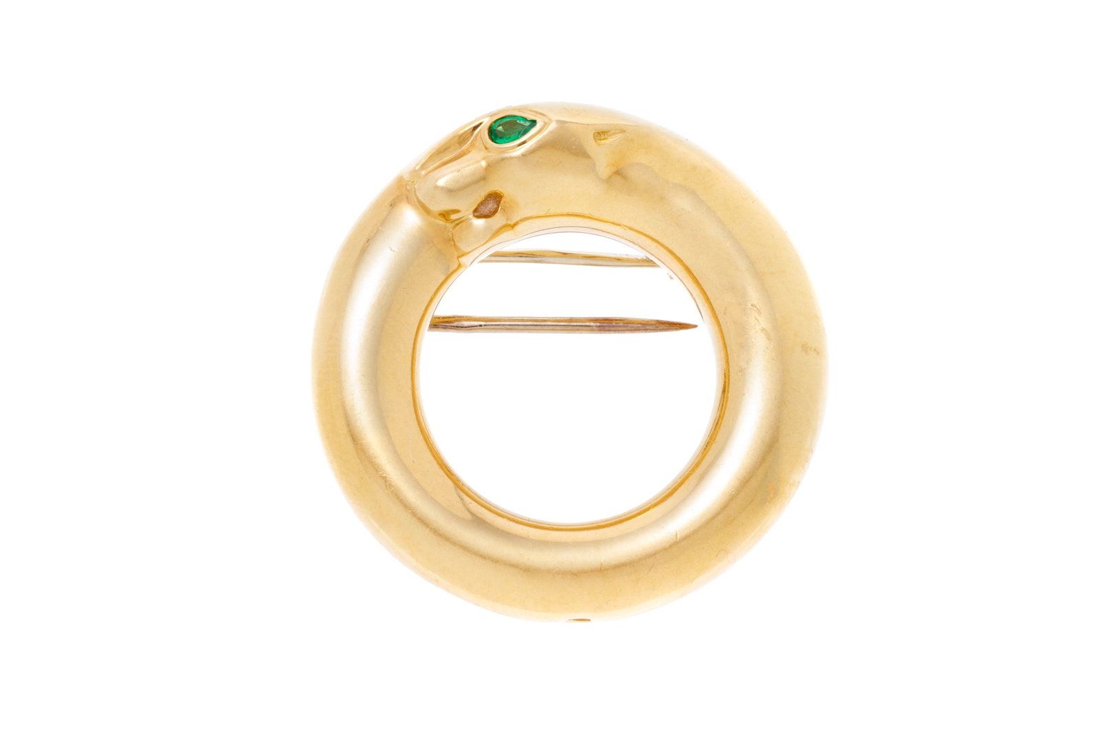 Cartier, Panthère, broche circulaire stylisant une tête de félin, l'œil serti d': Cartier, Panthère, broche circulaire stylisant une tête de félin, l'œil serti d'une émeraude piriforme, signée, numérotée E09620, h. 3 cm, 15g