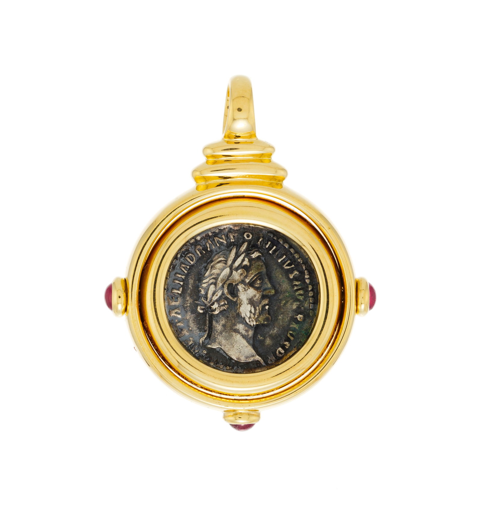 Bulgari, Monete, pendentif réversible en or 750 serti de 3 cabochons de rubis et de deux monnai: Bulgari, Monete, pendentif réversible en or 750 serti de 3 cabochons de rubis et de deux monnaies antiques, un follis de bronze frappé du profil de Constantin 1er (IVe siècle ap. J.-C.)